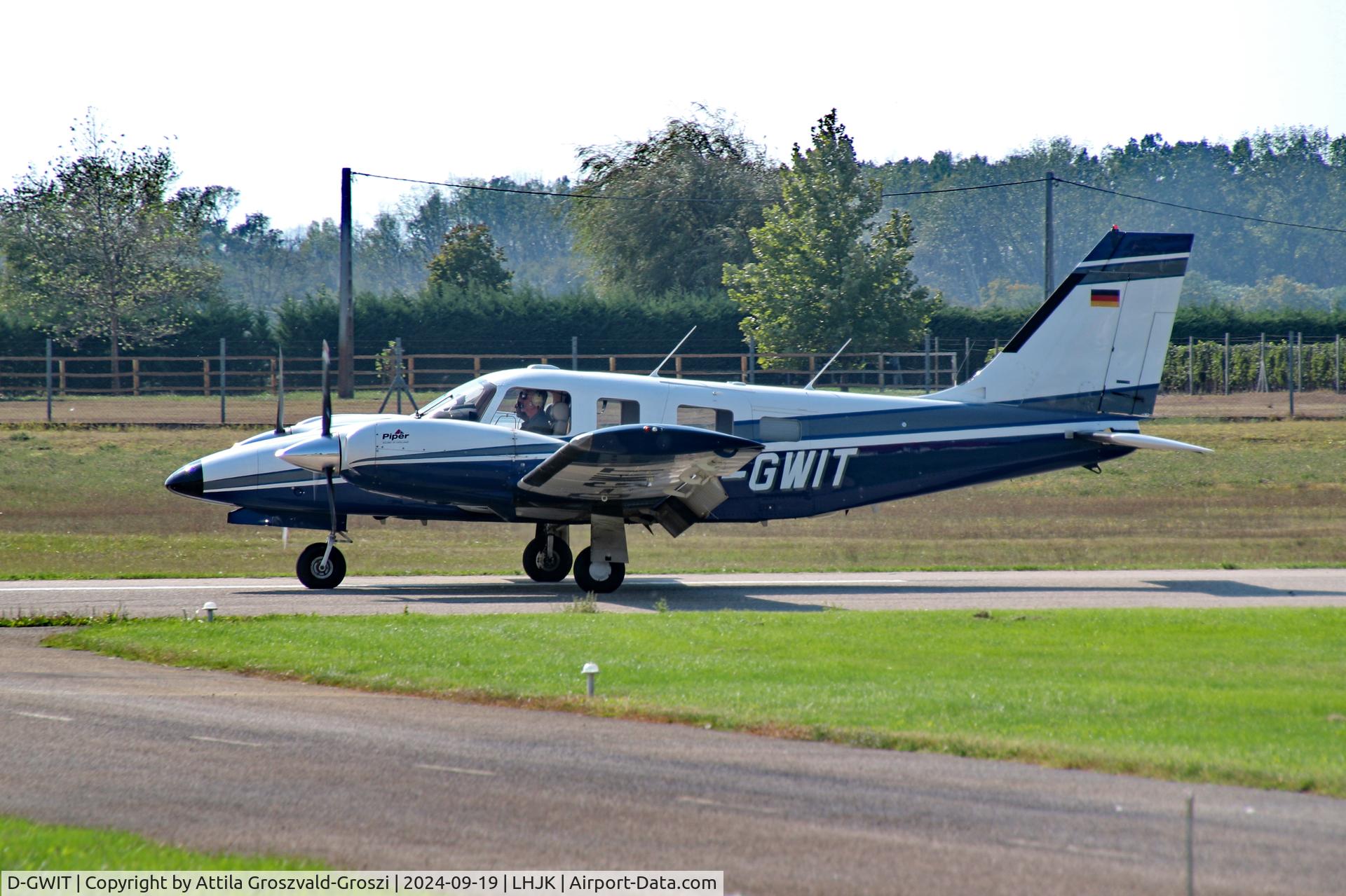D-GWIT, Piper PA-34-220T Seneca III C/N 3449132, LHJK - Jakabszállás Airport, Hungary