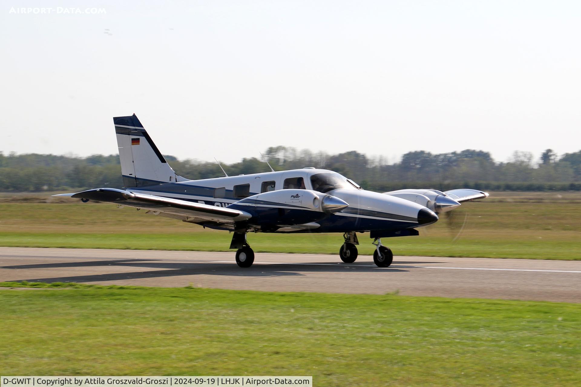 D-GWIT, Piper PA-34-220T Seneca III C/N 3449132, LHJK - Jakabszállás Airport, Hungary