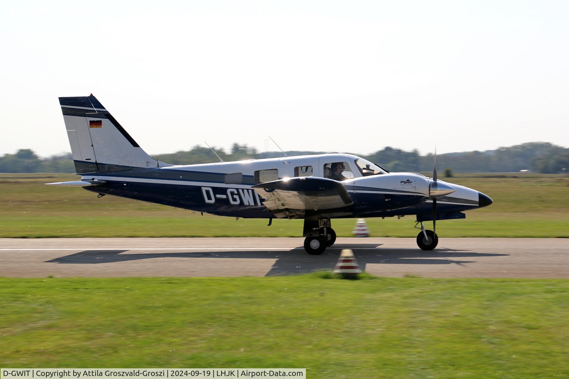 D-GWIT, Piper PA-34-220T Seneca III C/N 3449132, LHJK - Jakabszállás Airport, Hungary