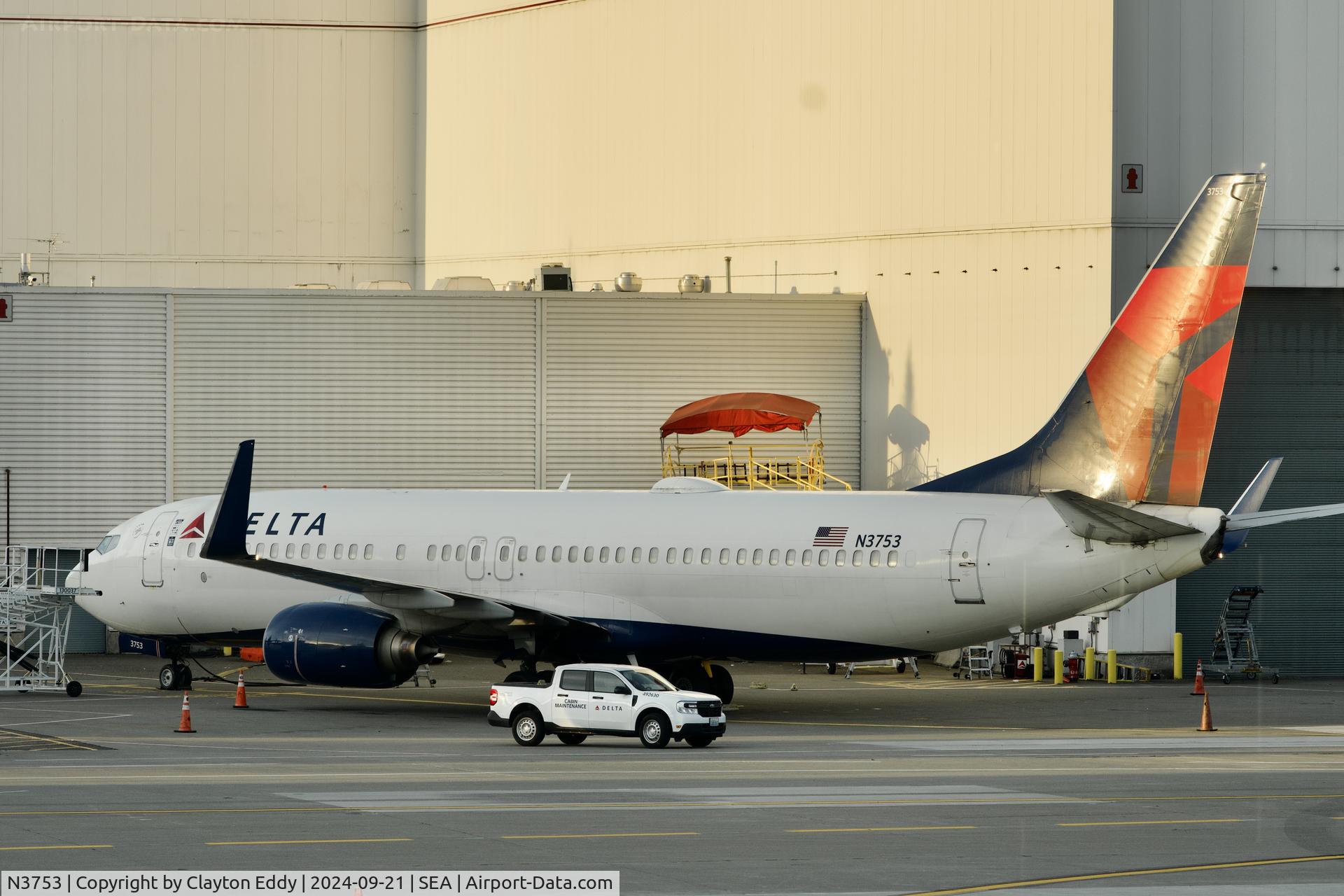 N3753, 2001 Boeing 737-832 C/N 32626, SEA 2024.