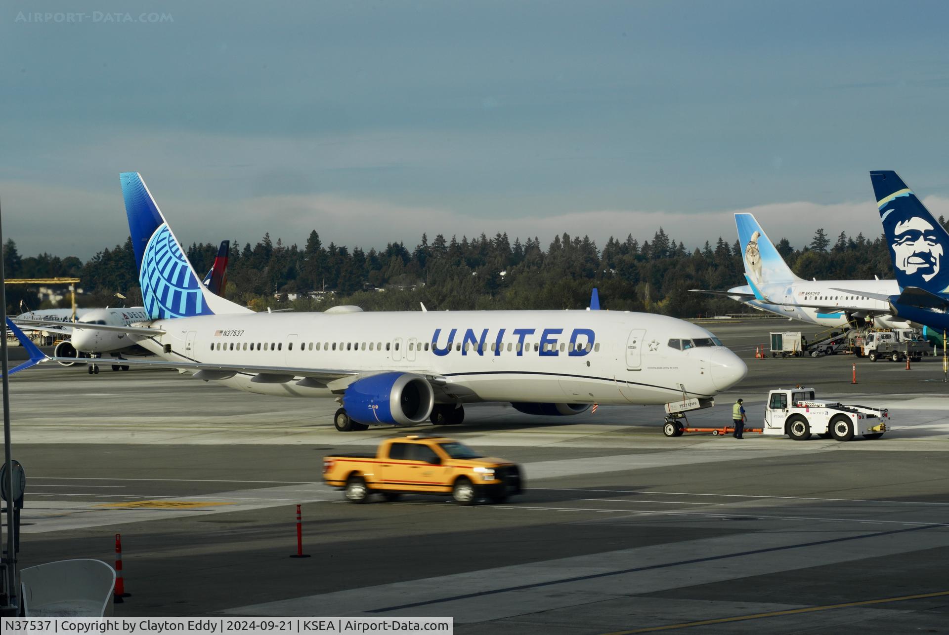 N37537, 2022 Boeing 737-9 MAX C/N 66607, SEA 2024.