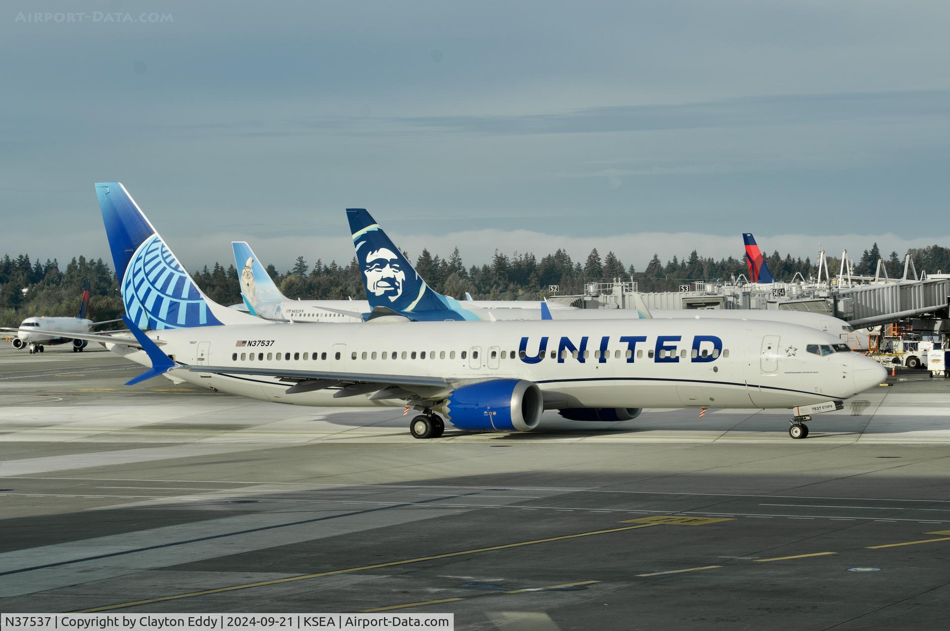 N37537, 2022 Boeing 737-9 MAX C/N 66607, SEA 2024.