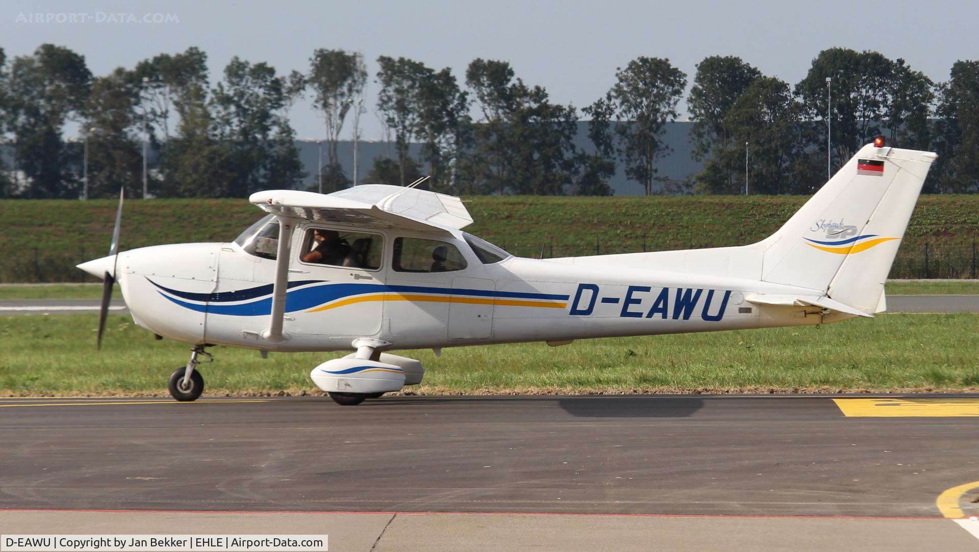 D-EAWU, 1999 Cessna 172S C/N 172S8148, Lelystad Airport