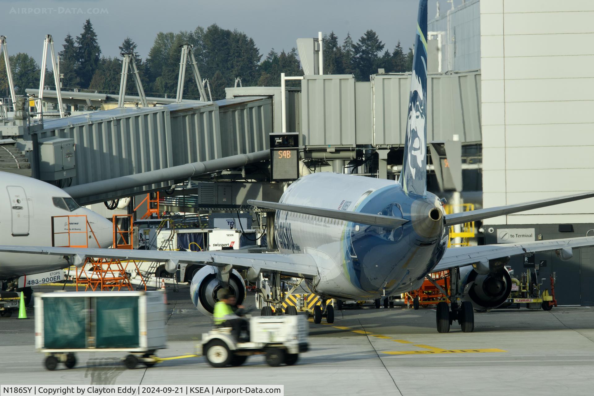 N186SY, 2016 Embraer 175LR (ERJ-170-200LR) C/N 17000606, SEA 2024.