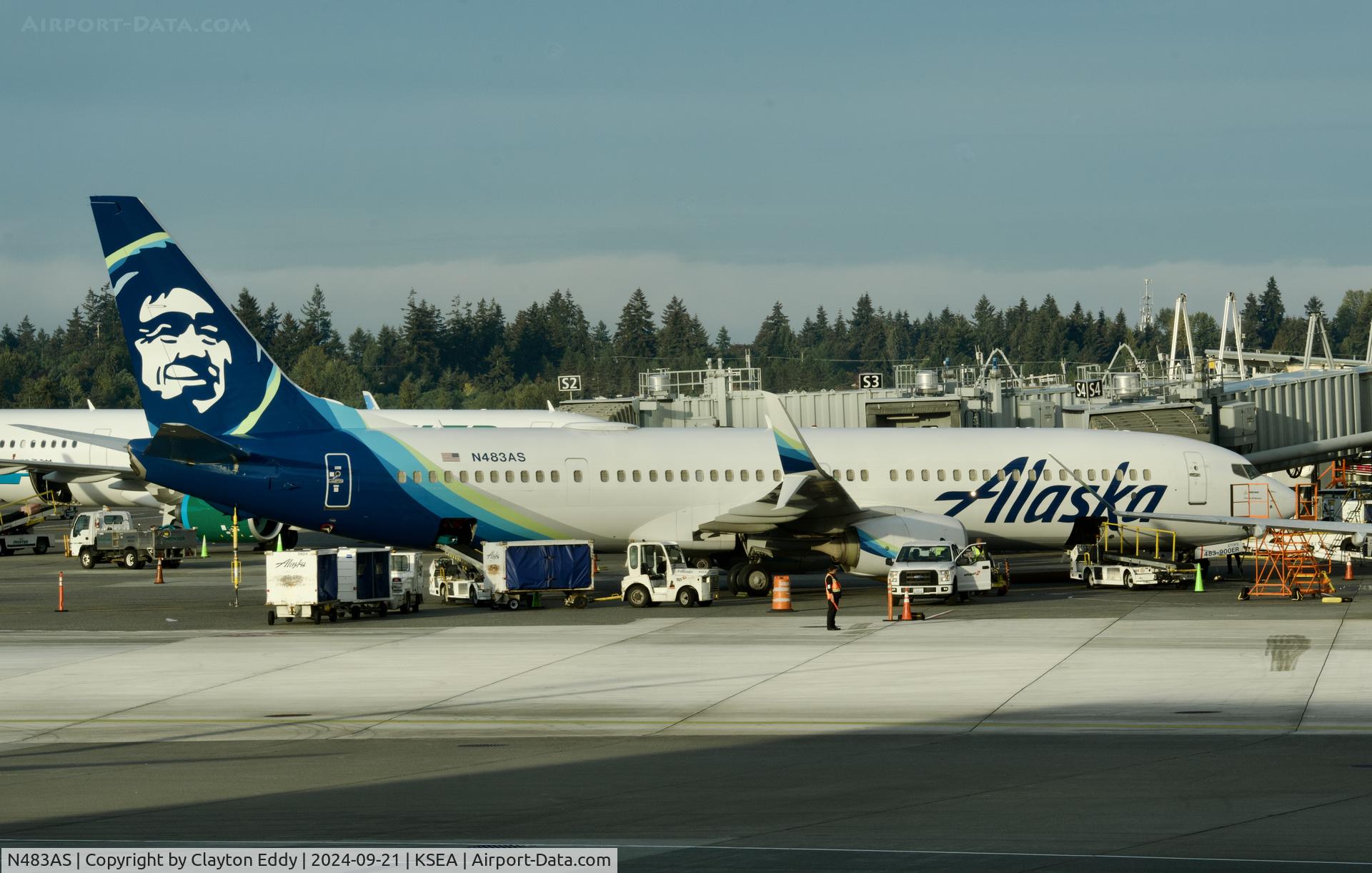 N483AS, 2015 Boeing 737-990/ER C/N 36350, SEA 2024.