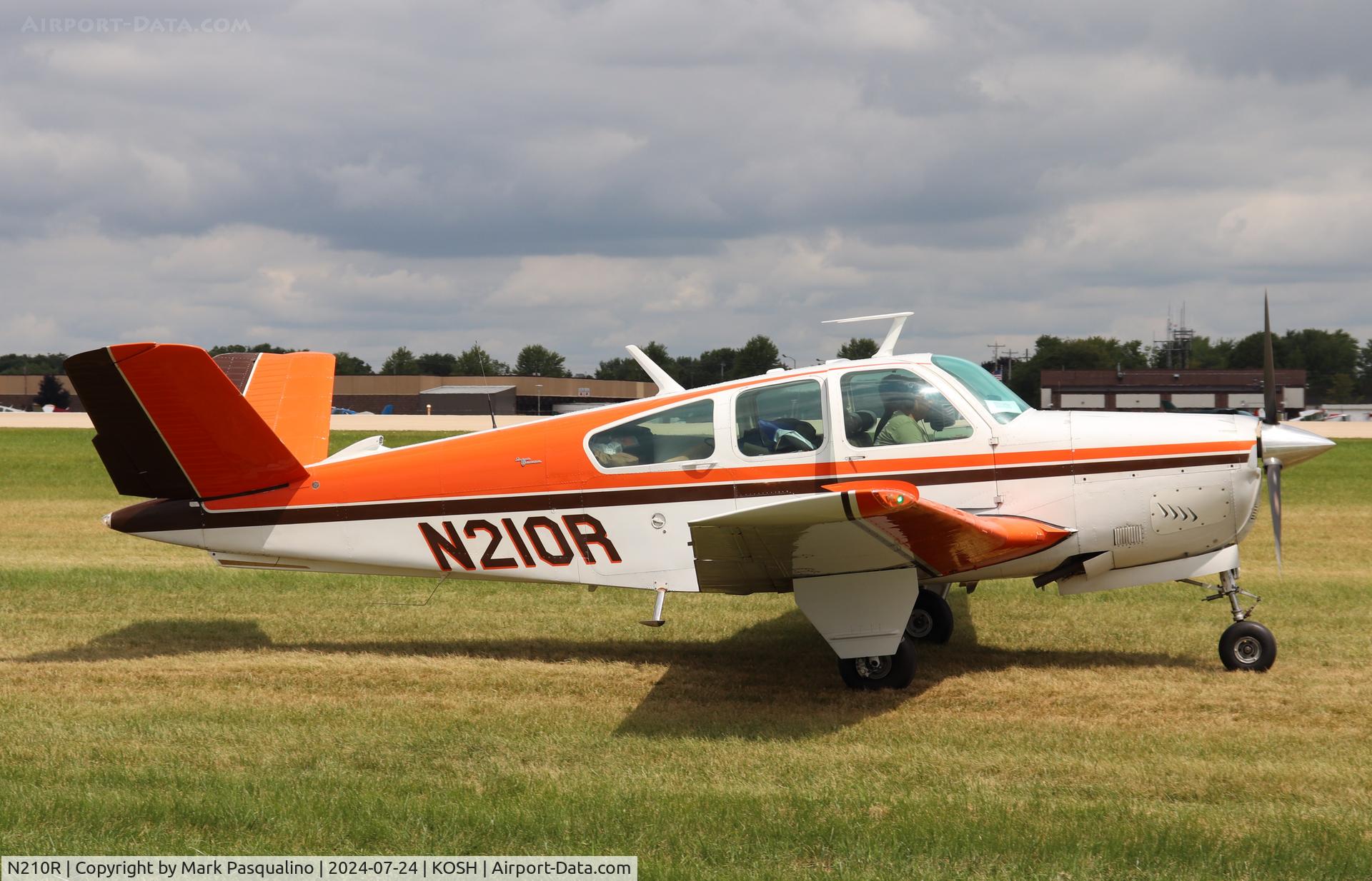 N210R, 1967 Beech V35 Bonanza C/N D-8463, Beech V35