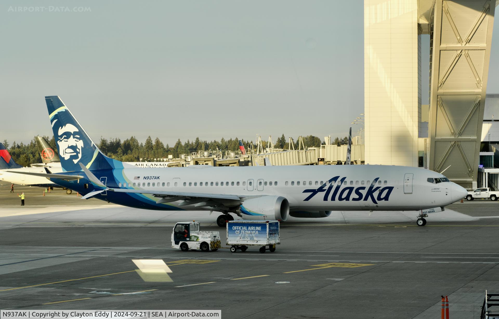 N937AK, 2022 Boeing 737-9 MAX C/N 44100, SEA 2024.
