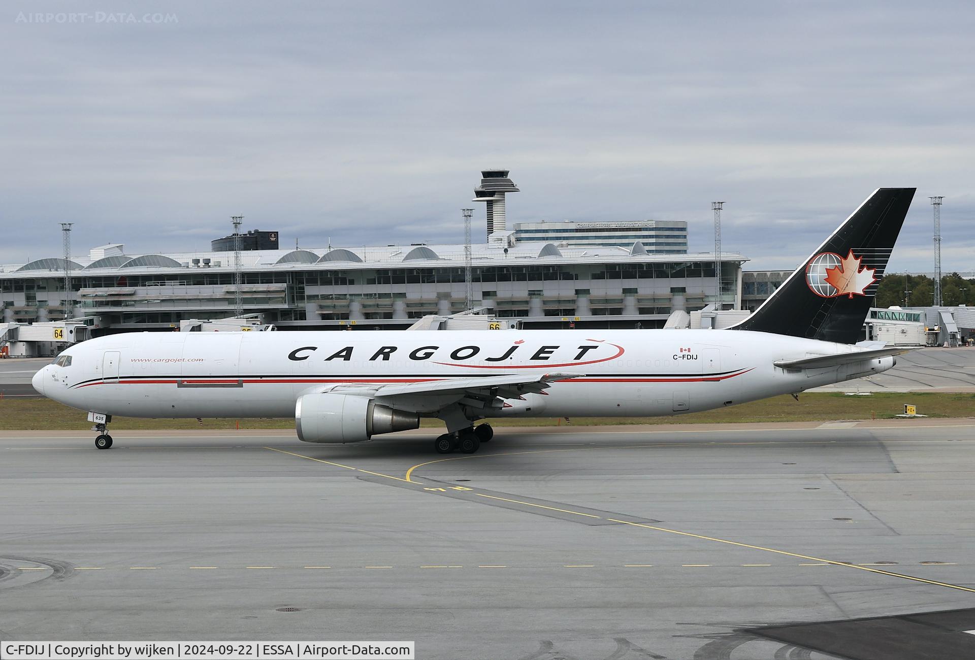C-FDIJ, 1993 Boeing 767-39H C/N 26257, Twy U