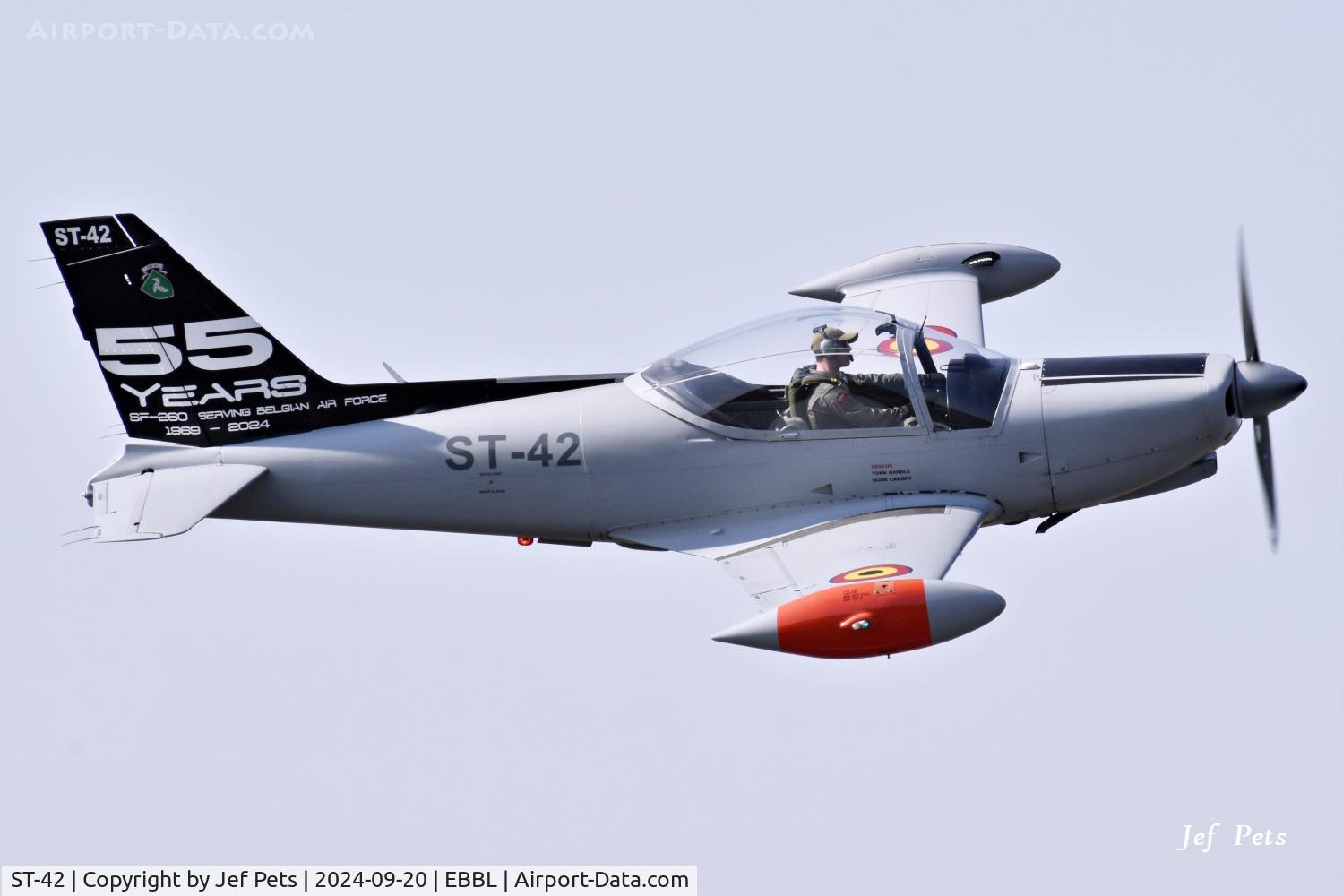 ST-42, 1992 SIAI-Marchetti SF-260D C/N 842, ST-42 at spottersday Kleine Brogel.