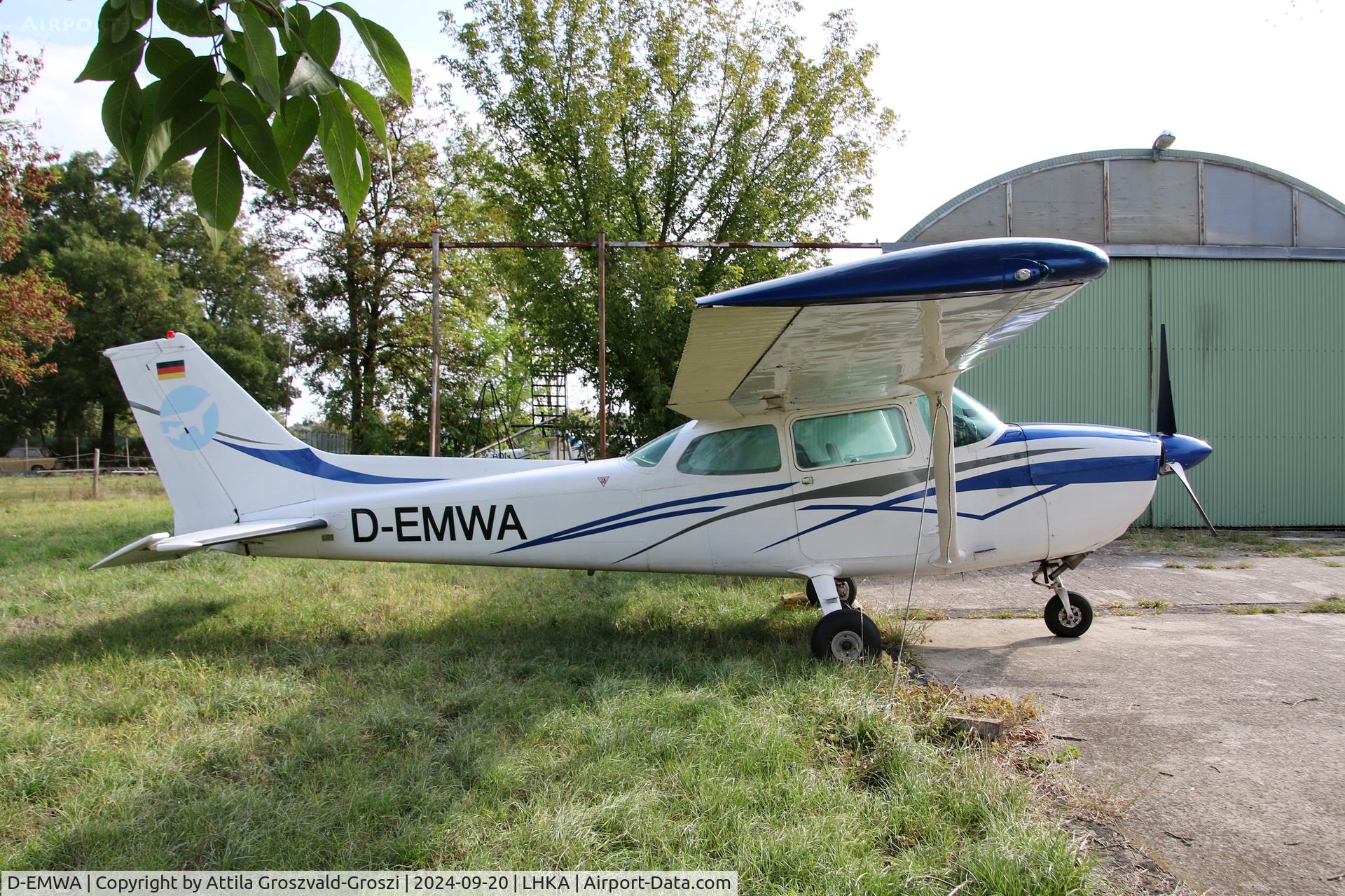 D-EMWA, Cessna 172N C/N 17273327, LHKA - Kalocsa-Foktö Airport, Hungary