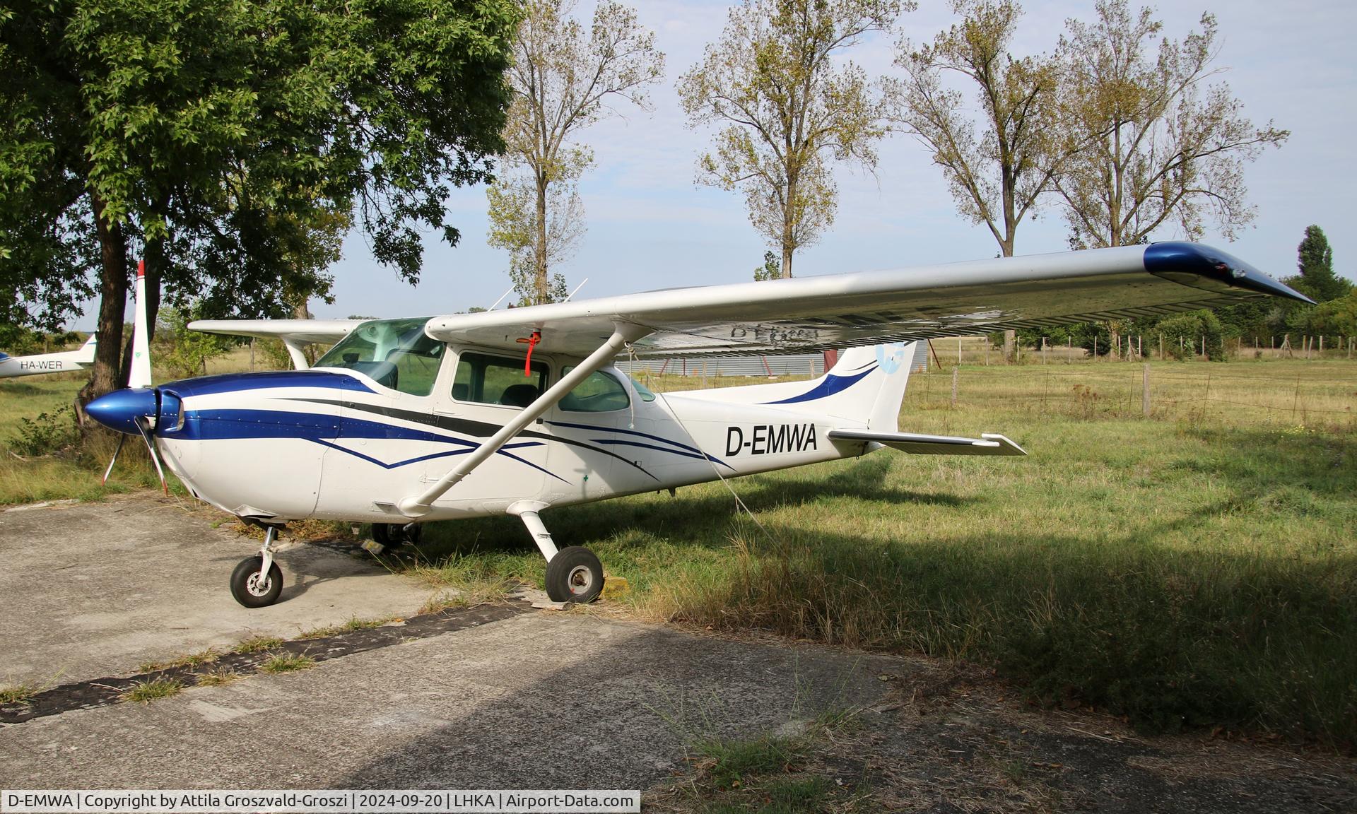 D-EMWA, Cessna 172N C/N 17273327, LHKA - Kalocsa-Foktö Airport, Hungary