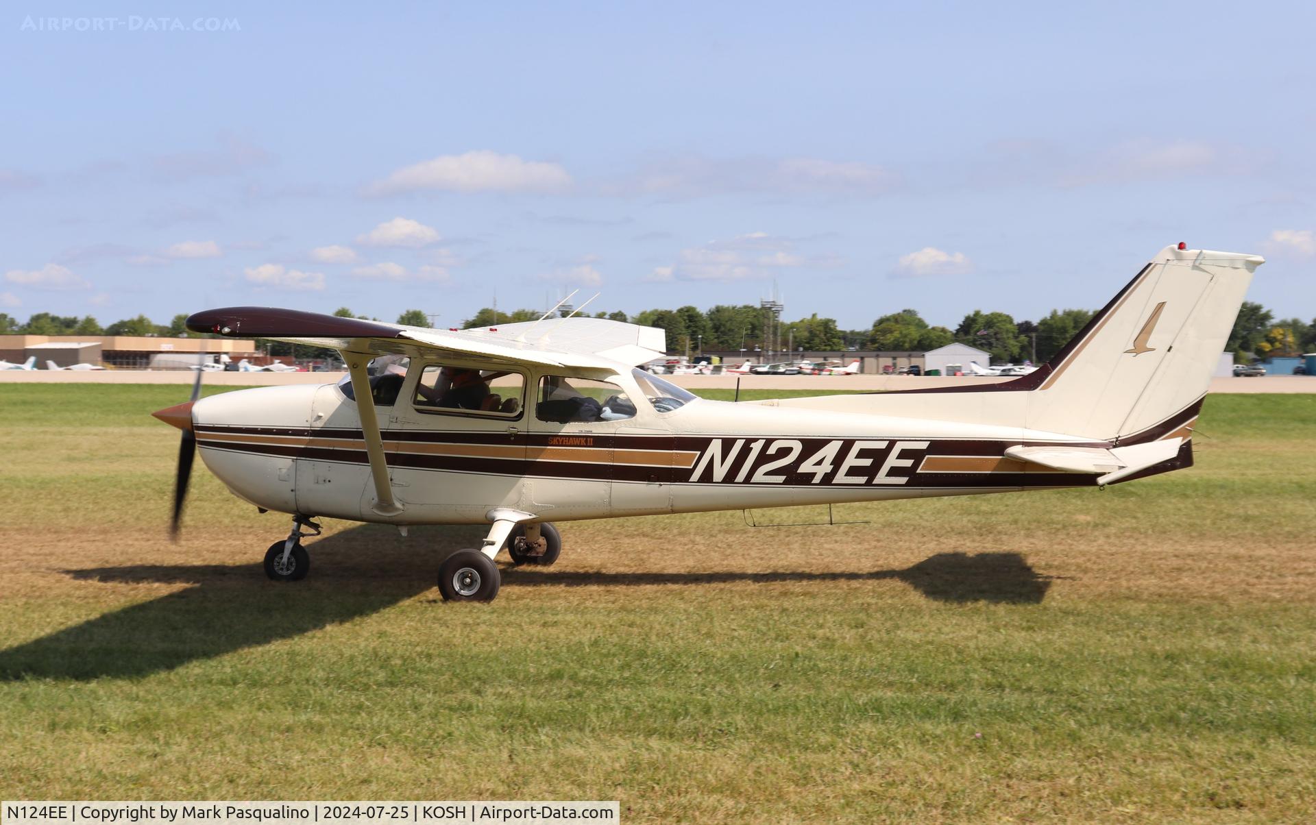 N124EE, Cessna 172N C/N 172-68996, Cessna 172N