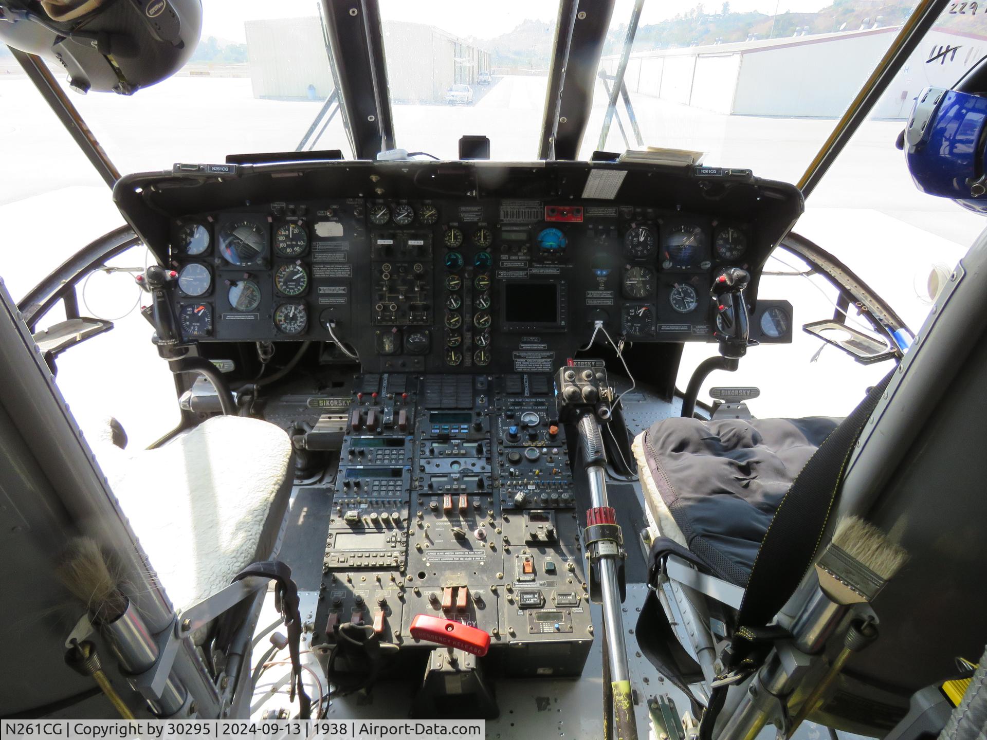 N261CG, 1964 Sikorsky S-61 N-3 C/N 61257, Cockpit view