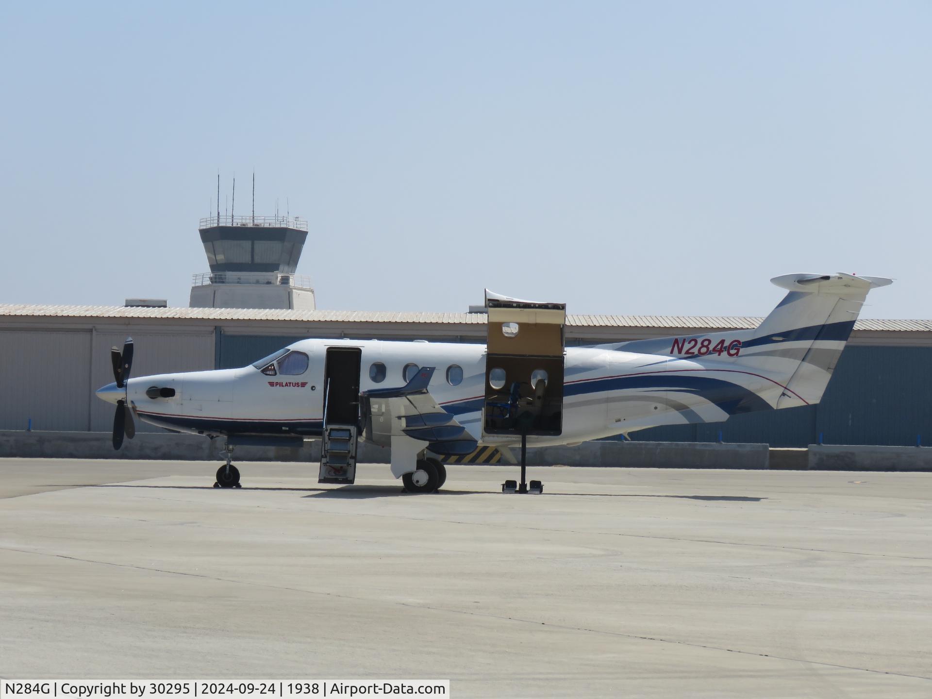 N284G, 1998 Pilatus PC-12/45 C/N 217, Waiting to be loaded