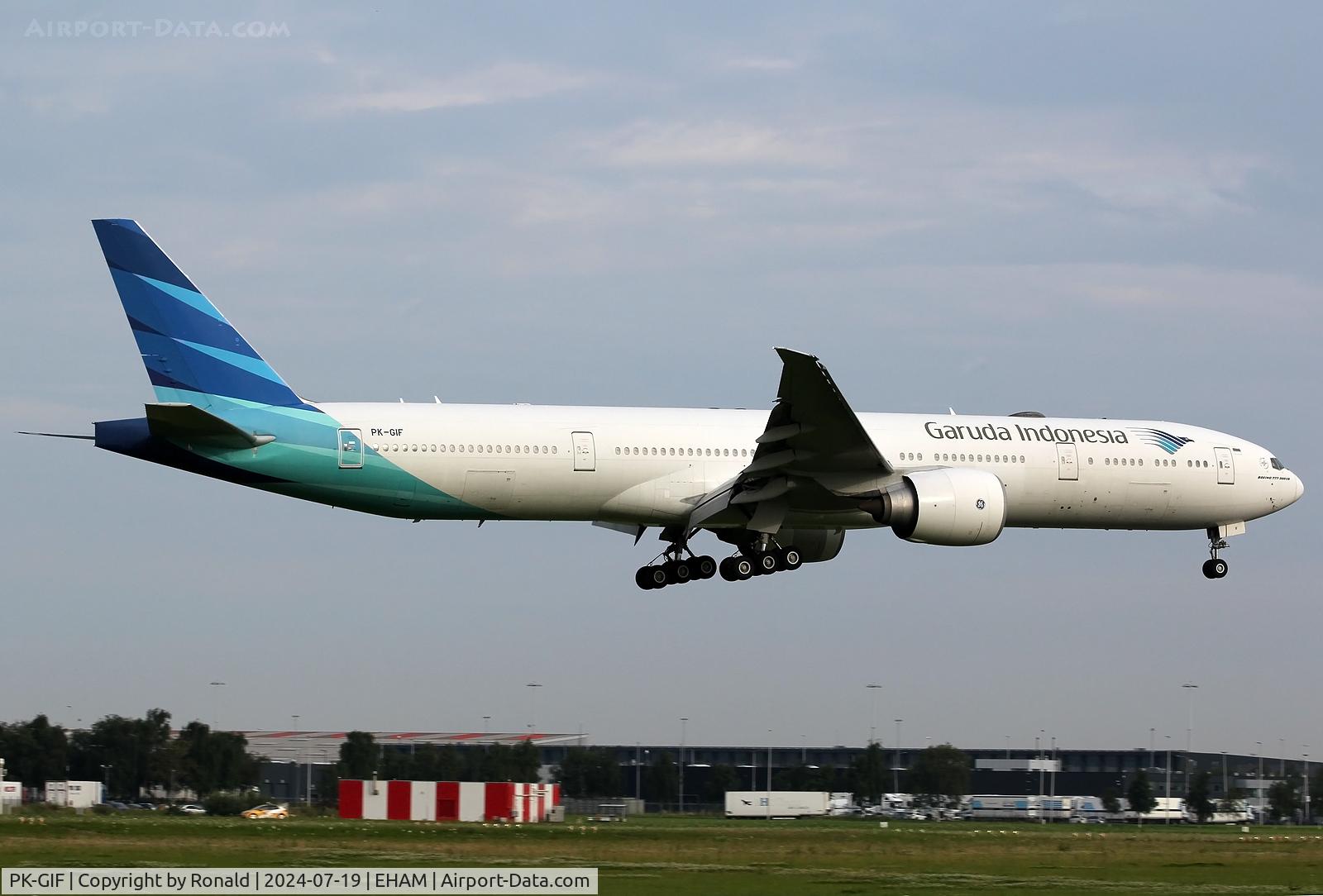PK-GIF, 2014 Boeing 777-3U3/ER C/N 29148, at eham