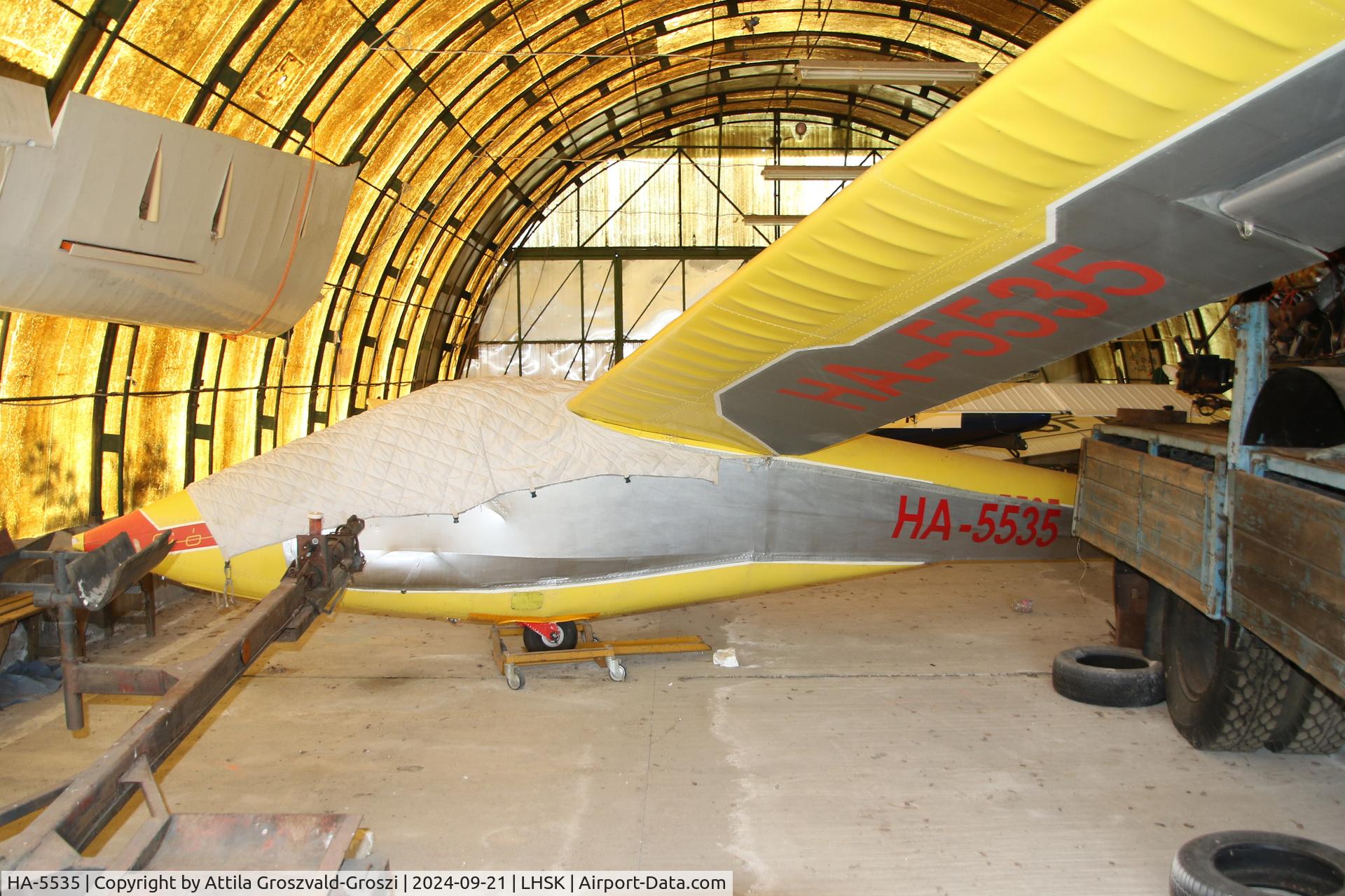 HA-5535, 1986 Rubik R-26SU Góbé 82 C/N AA800051, LHSK - Siófok-Kiliti Airport, Hungary