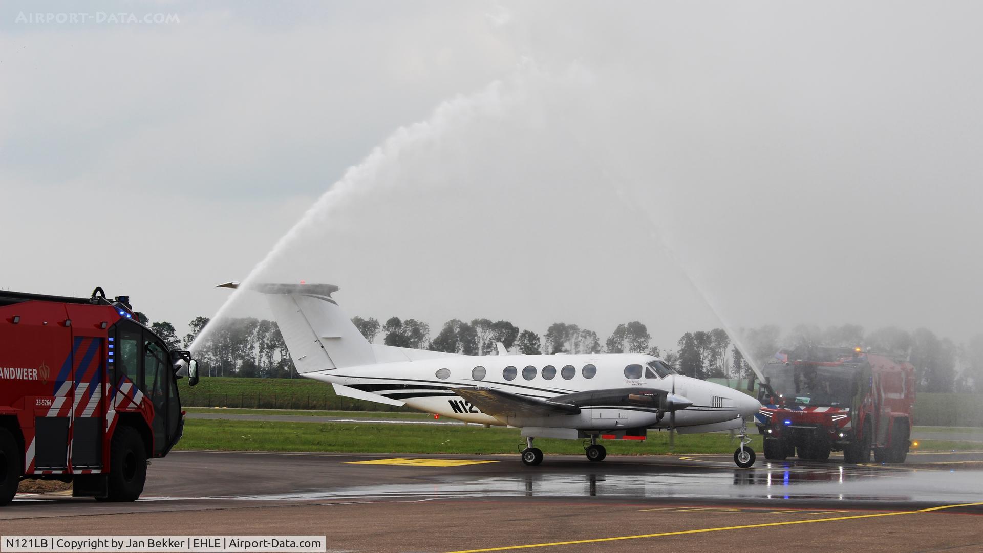 N121LB, 1979 Beech 200 C/N BB-475, Aircraft has been purchased by Zeusch Aviation and arrives in Lelystad for the first time from America, welcomed with a water salute