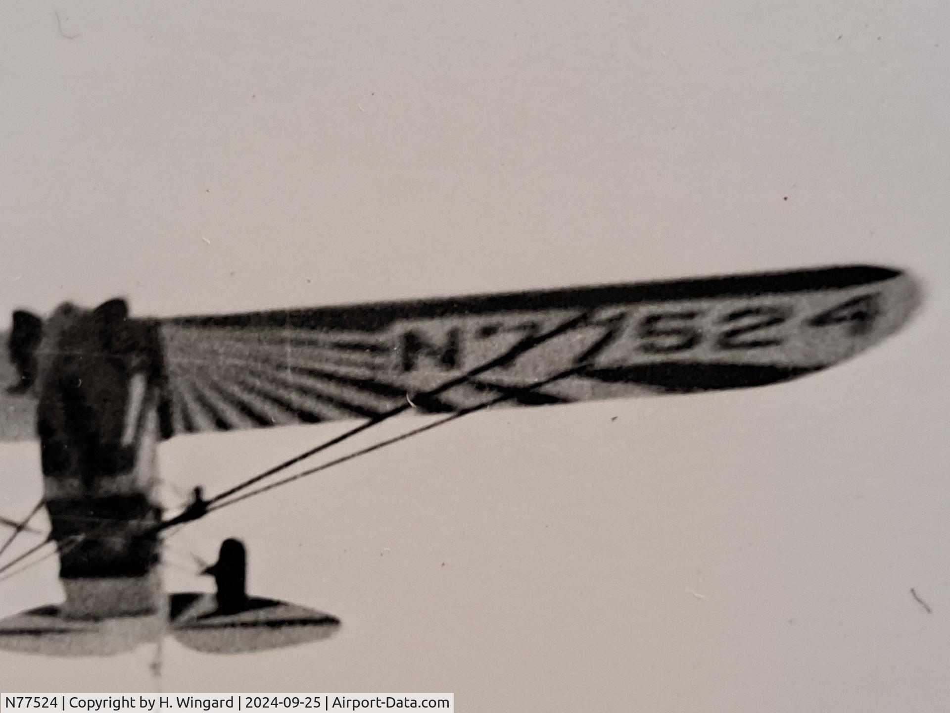 N77524, 1946 Piper J3C-65 Cub Cub C/N 22015, Detail of underside of plane