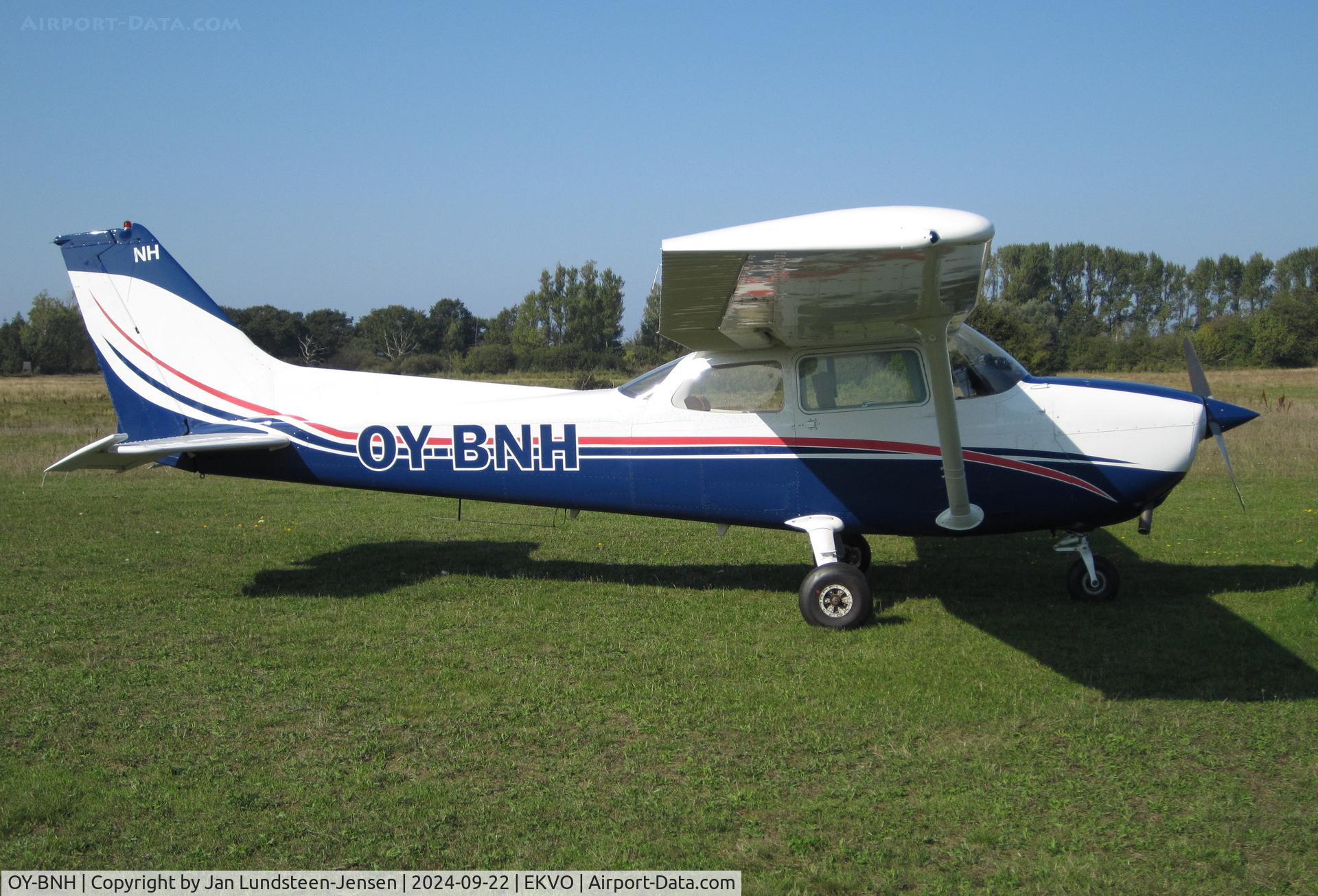 OY-BNH, 1980 Reims Cessna F172N Skyhawk C/N F17201983, Reims Cessna F172N OY-BNH at the airfield on the small Danish island of Vejro after a flight from Roskilde Airport.