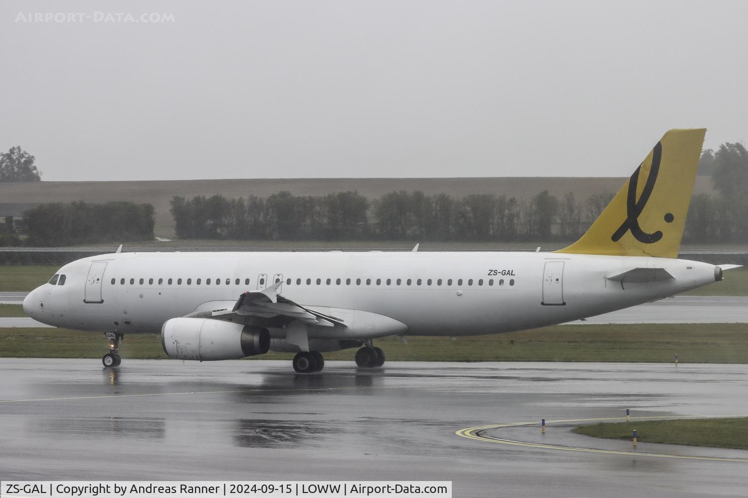 ZS-GAL, 1989 Airbus A320-231 C/N 64, Lift A320