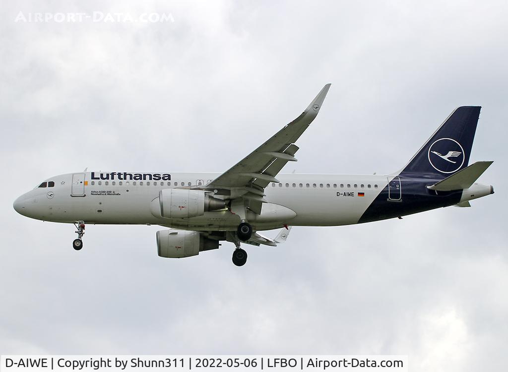 D-AIWE, 2018 Airbus A320-214 C/N 8680, Landing rwy 32L