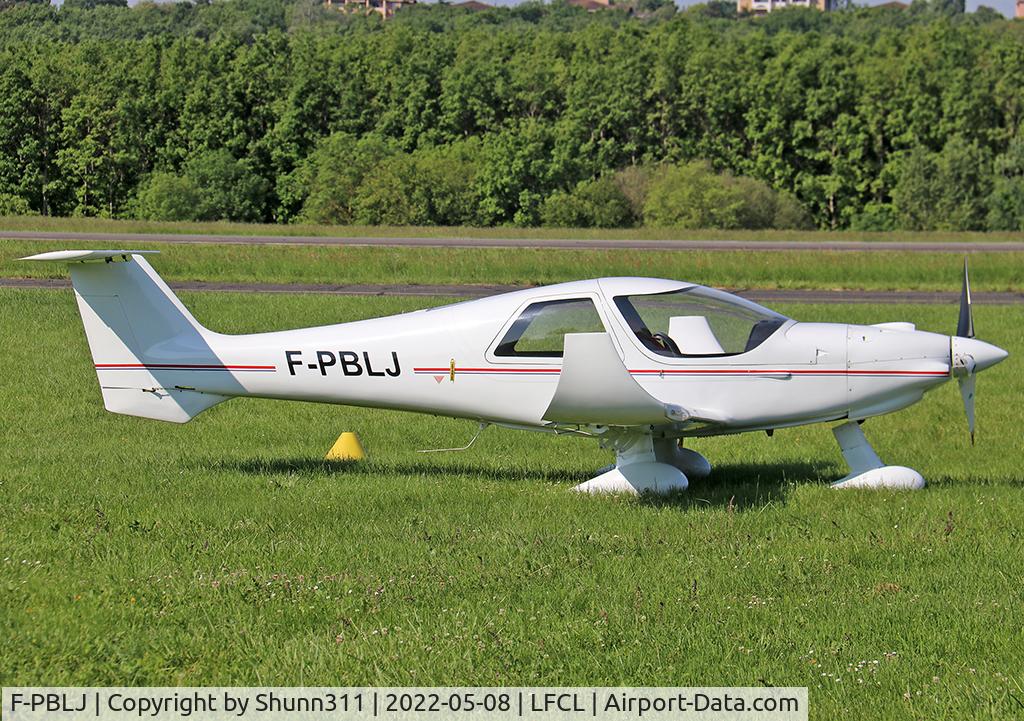 F-PBLJ, 2008 Dyn'Aero MCR 4S C/N 125, Parked in the grass...