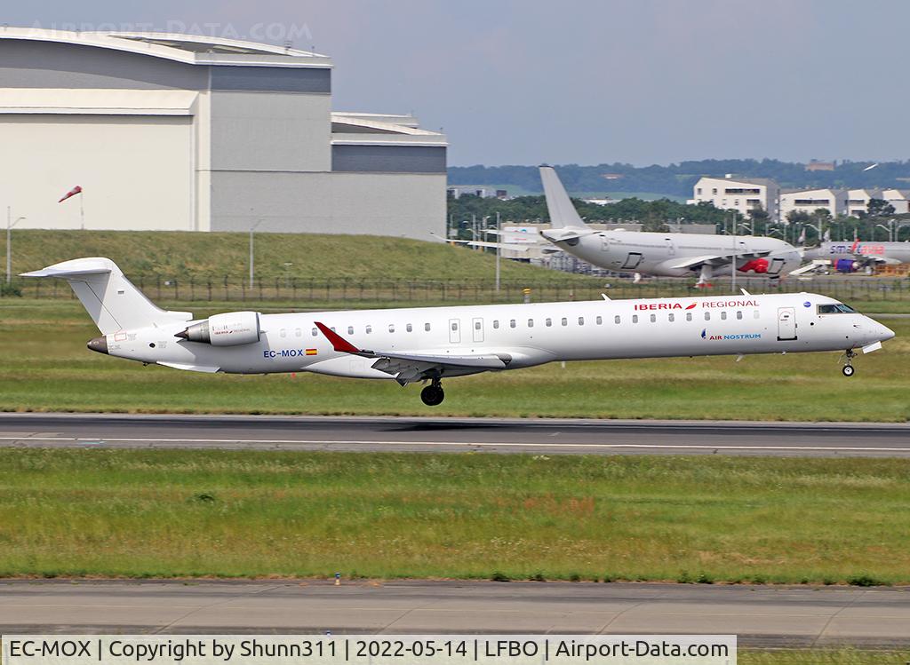 EC-MOX, 2017 Bombardier CRJ-1000ER NG (CL-600-2E25) C/N 19053, Landing rwy 14R