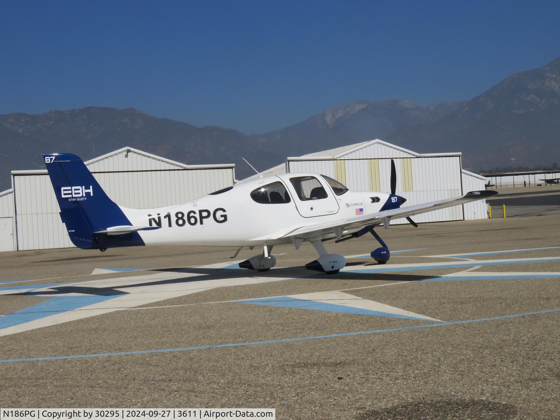 N186PG, 2008 Cirrus SR20 C/N 1939, Parked