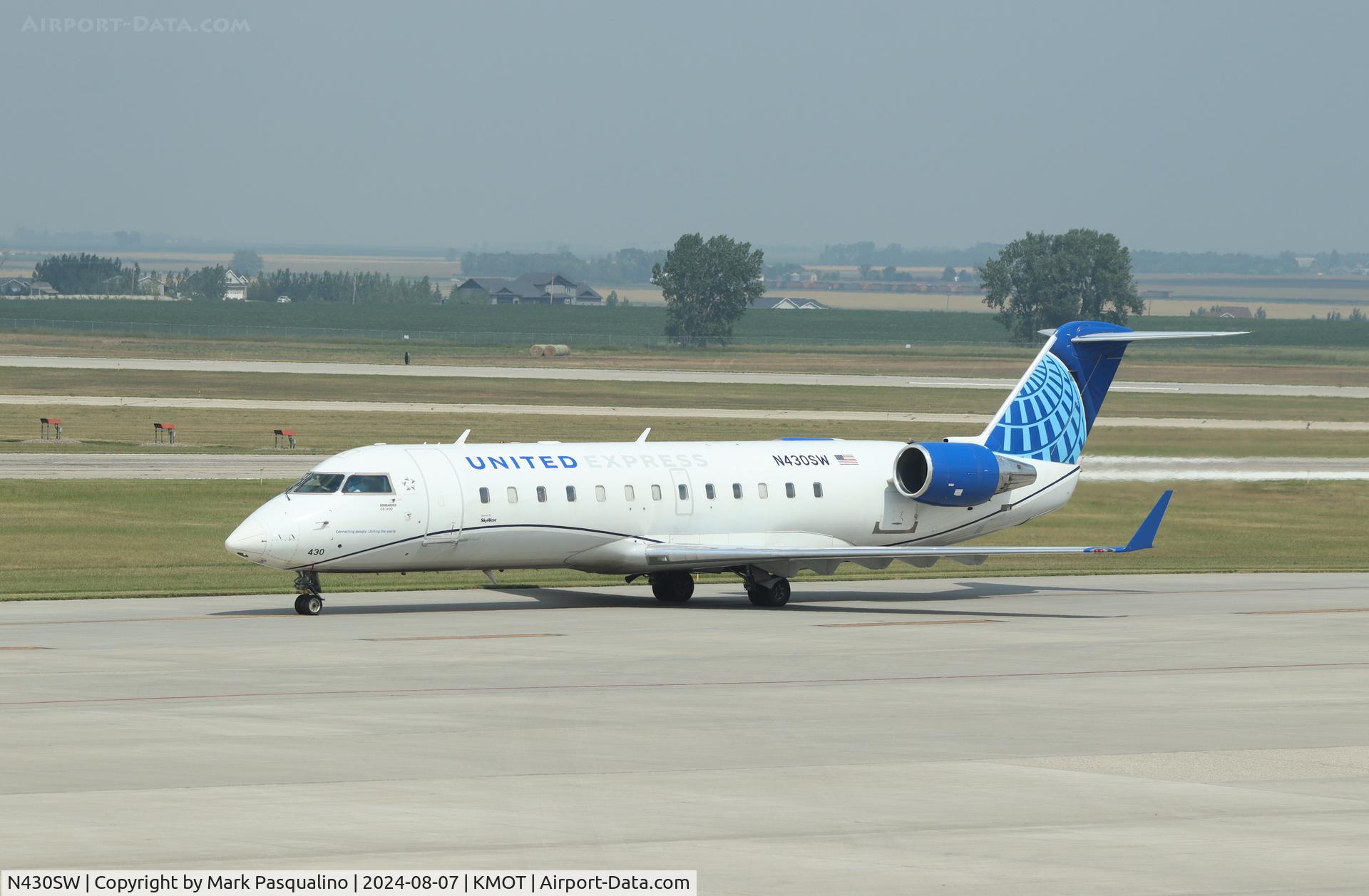 N430SW, 2001 Bombardier CRJ-200LR (CL-600-2B19) C/N 7523, CL-600-2B19