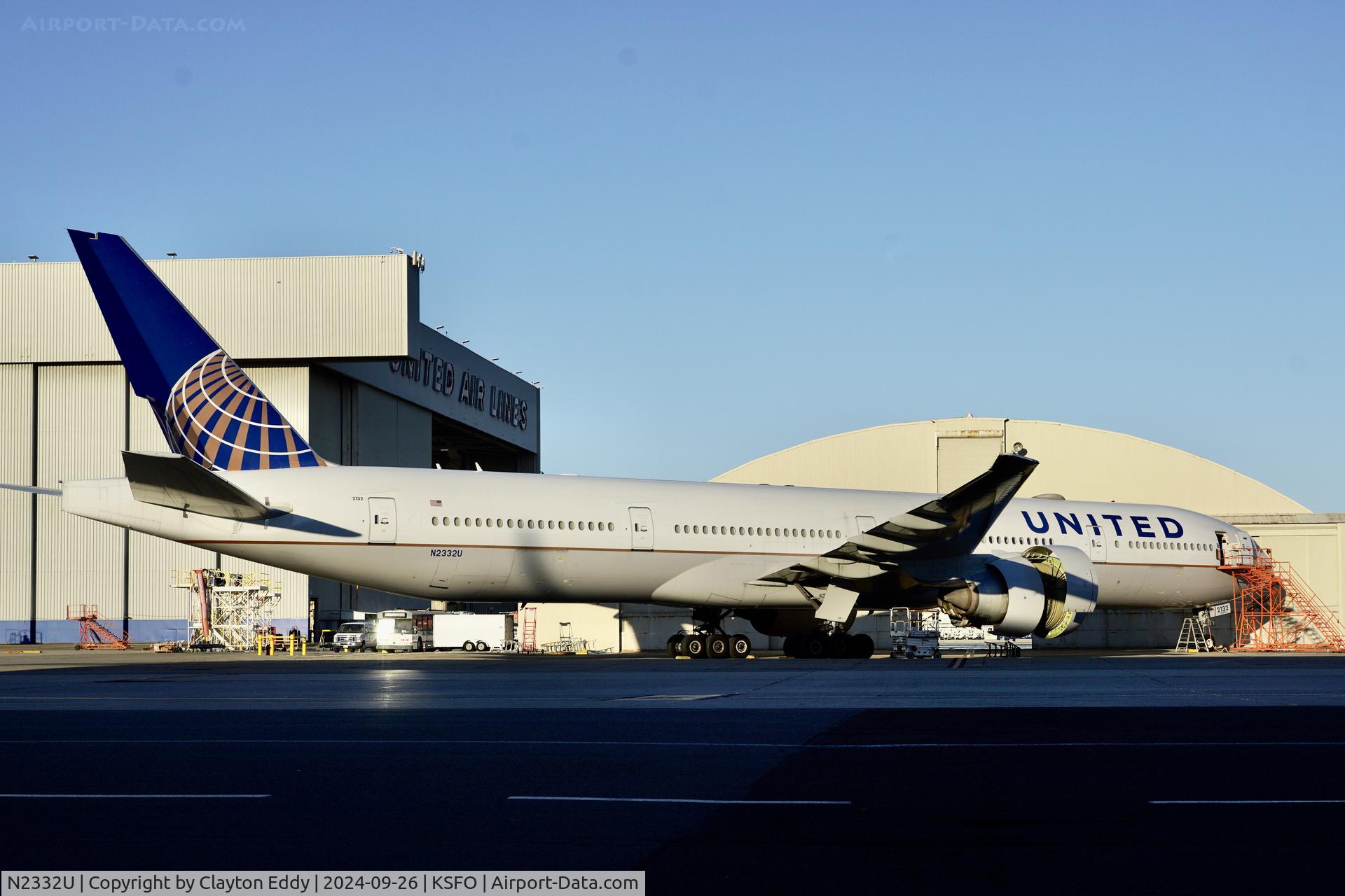N2332U, 2016 Boeing 777-322/ER C/N 62643, SFO 2024.