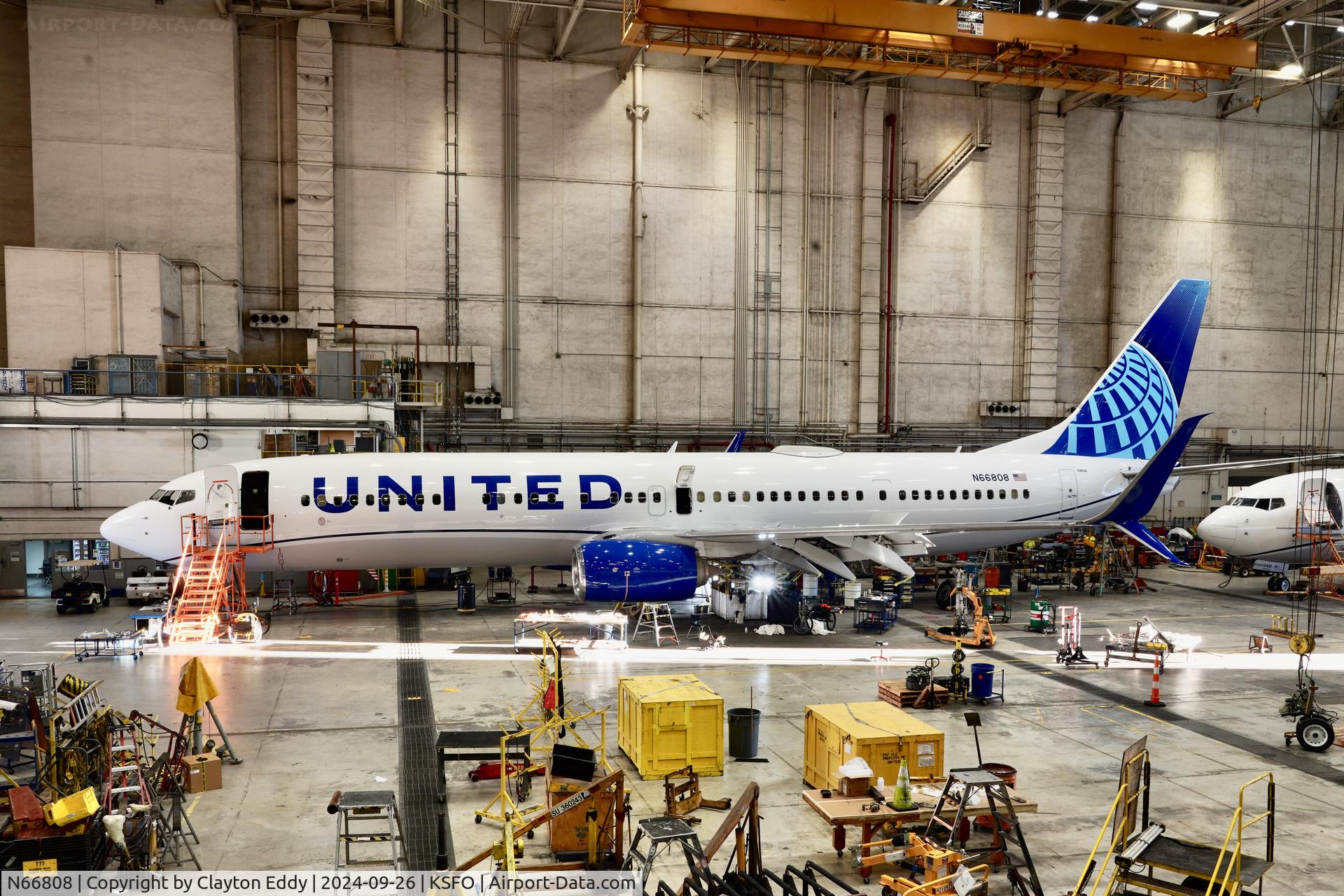N66808, 2013 Boeing 737-924/ER C/N 42820, Gear change. SFO 2024.