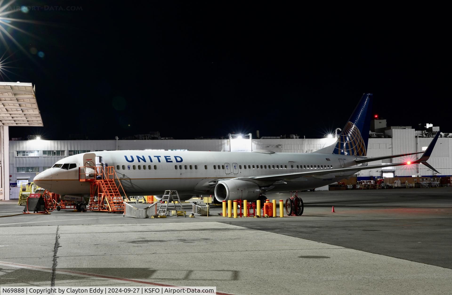 N69888, 2015 Boeing 737-924/ER C/N 42191, SFO 2024.