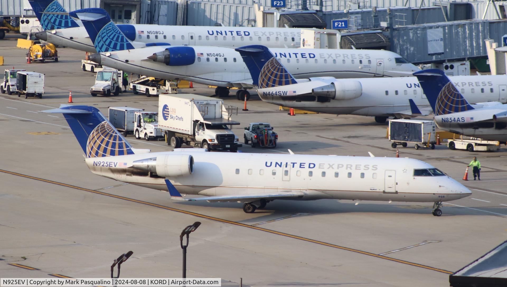 N925EV, 2003 Bombardier CRJ-200ER (CL-600-2B19) C/N 7831, CL-600-2B19