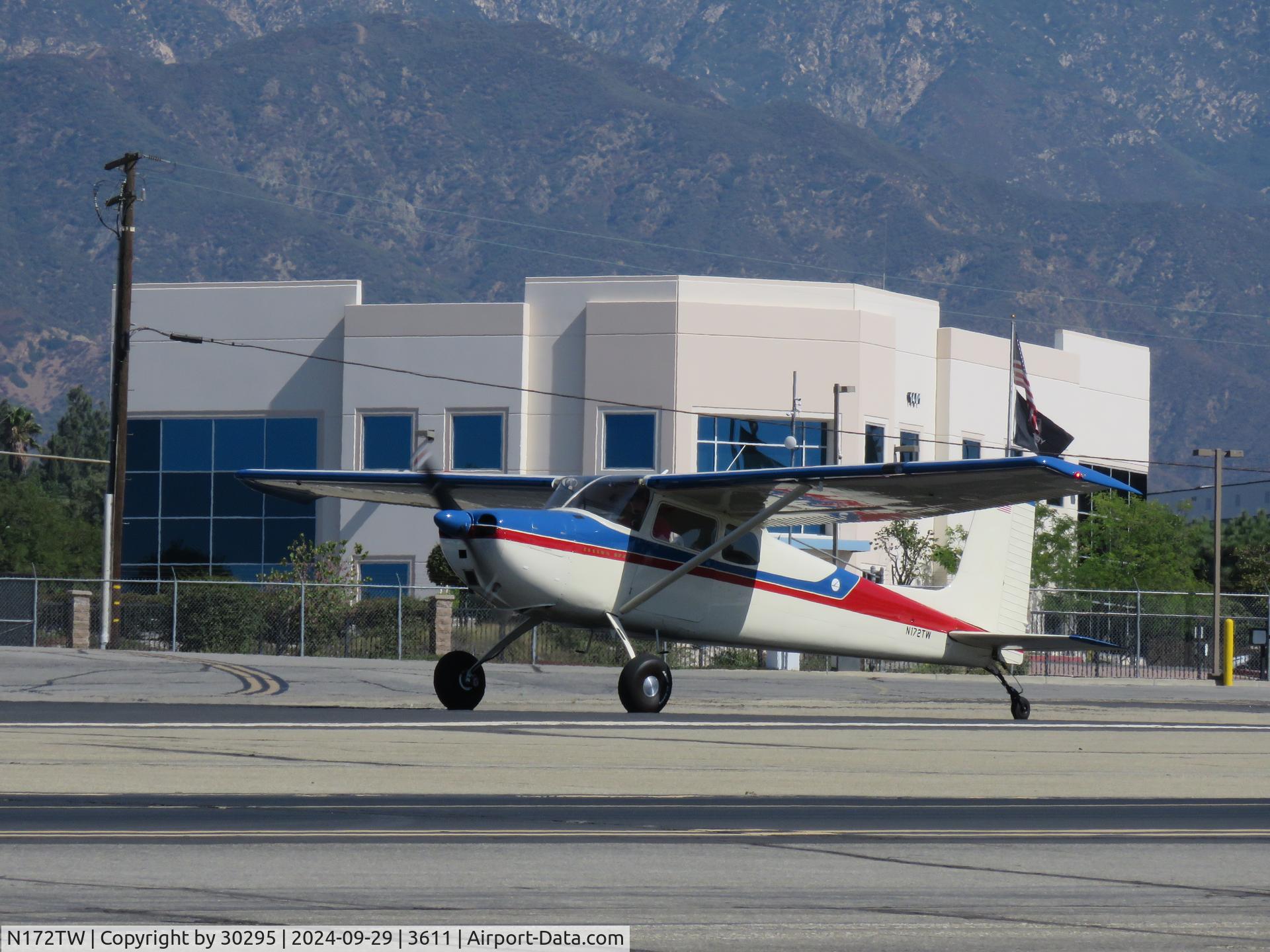 N172TW, 1977 Cessna 172N C/N 17270147, Taking off