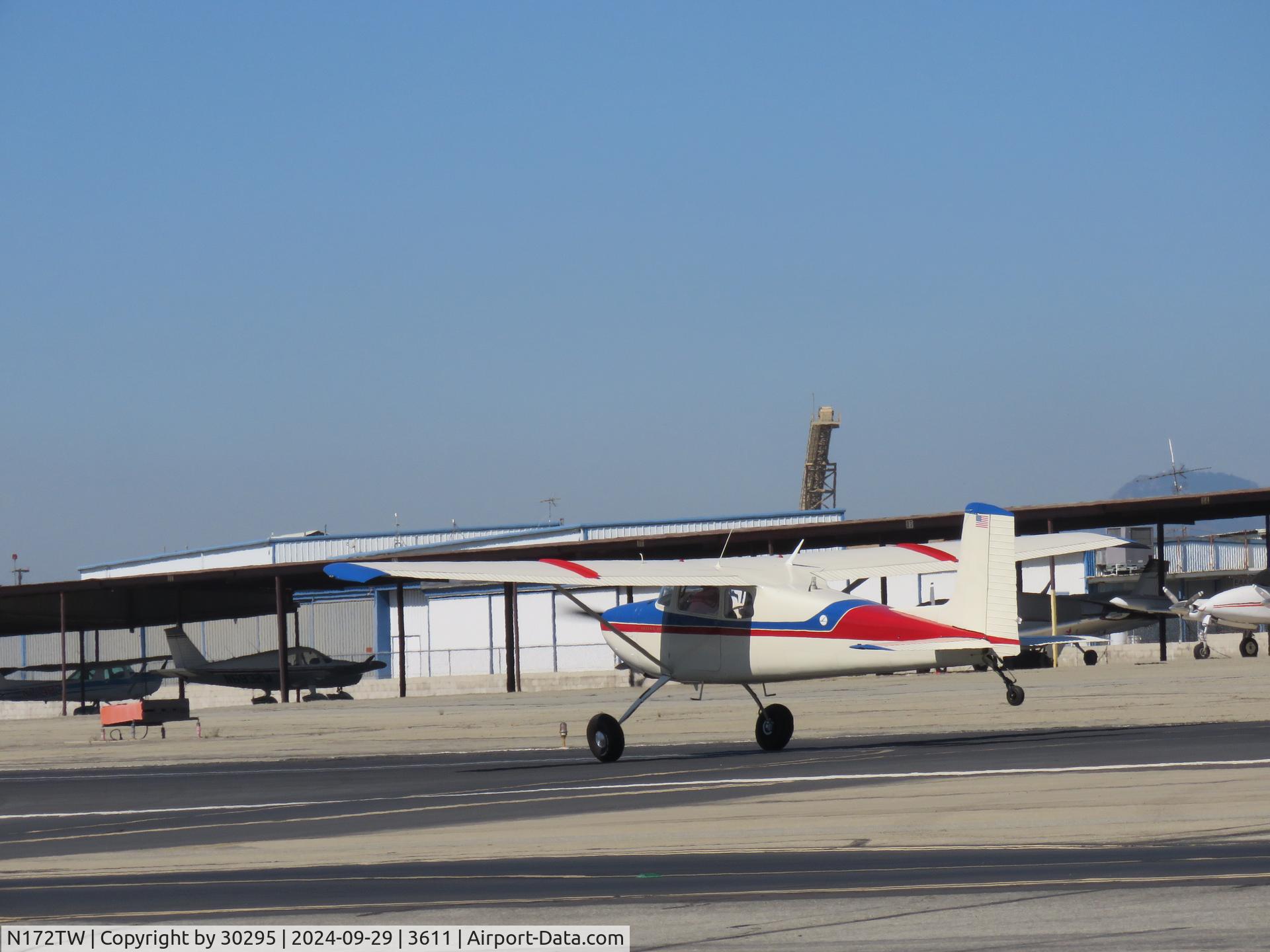 N172TW, 1977 Cessna 172N C/N 17270147, Tail up