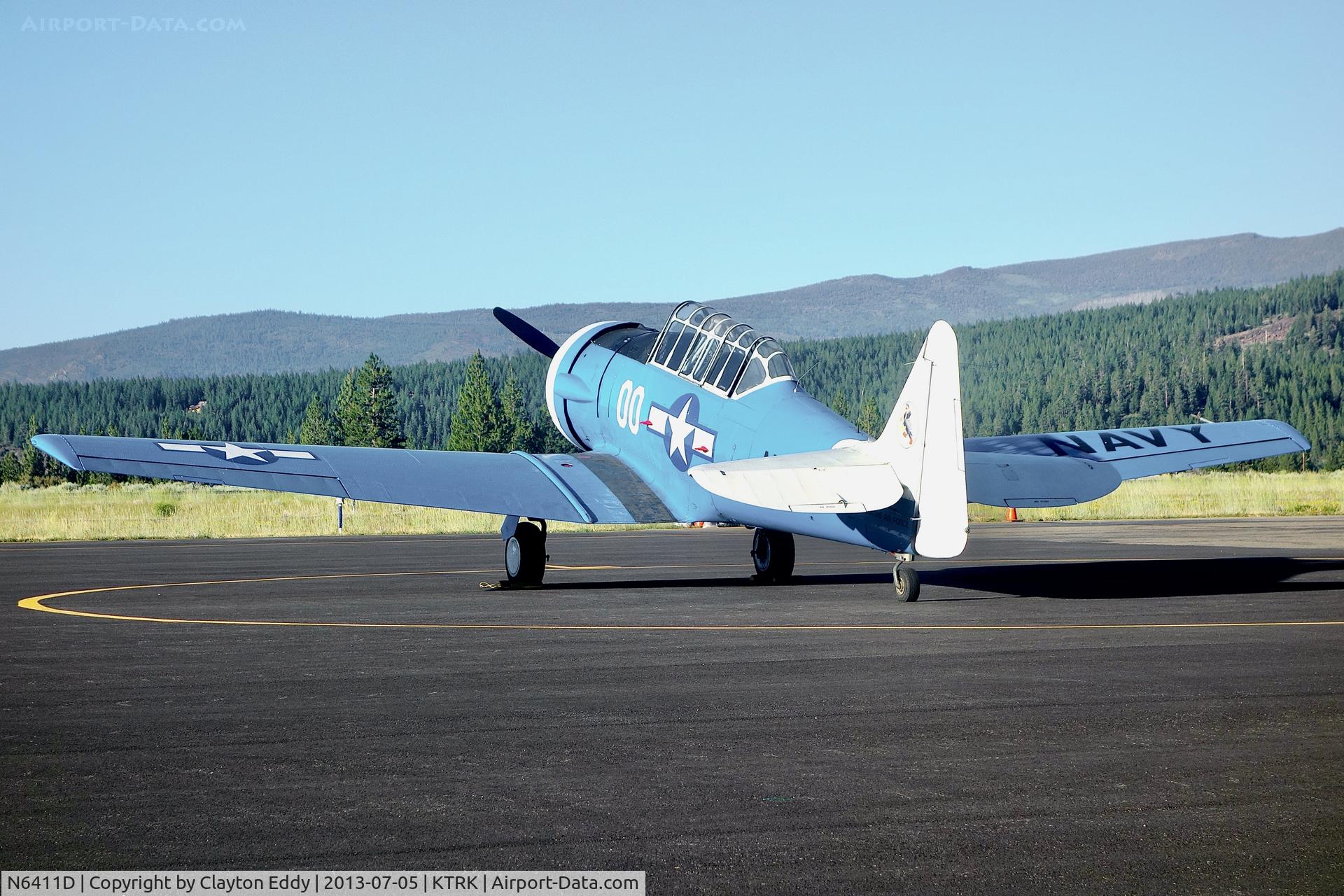 N6411D, 1942 North American SNJ-4 Texan C/N 88-10117, Truckee airport California 2013.