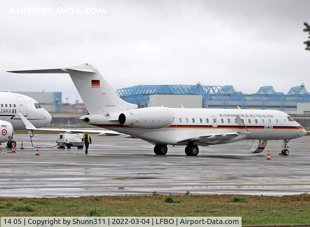 14 05, 2018 Bombardier BD-700-1A10 Global 6000 C/N 9859, Parked at the General Aviation area...