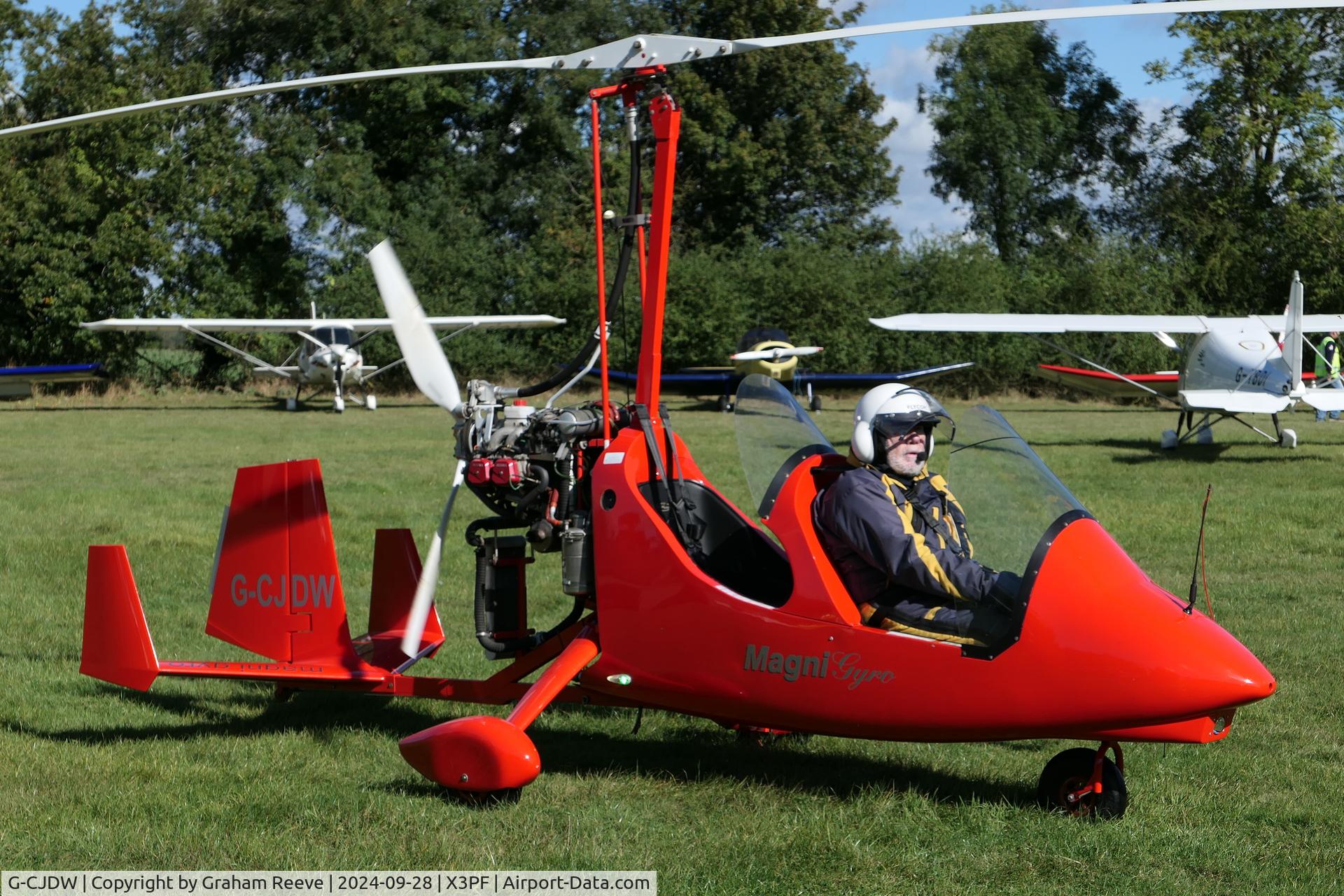 G-CJDW, 2016 Magni Gyro M16C Tandem Trainer C/N 16-16-9494, Just landed at Priory Farm.