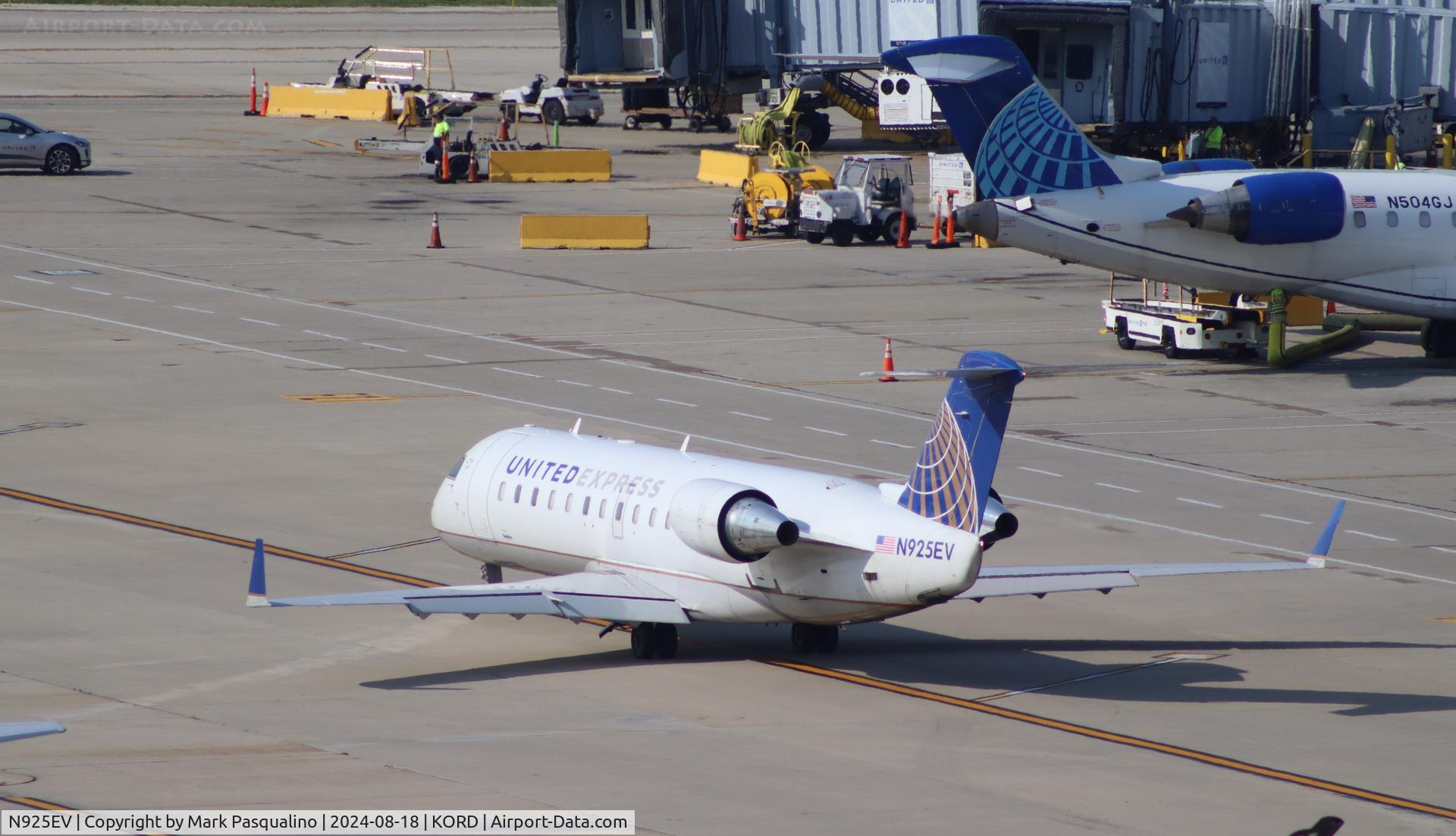 N925EV, 2003 Bombardier CRJ-200ER (CL-600-2B19) C/N 7831, CL-600-2B19