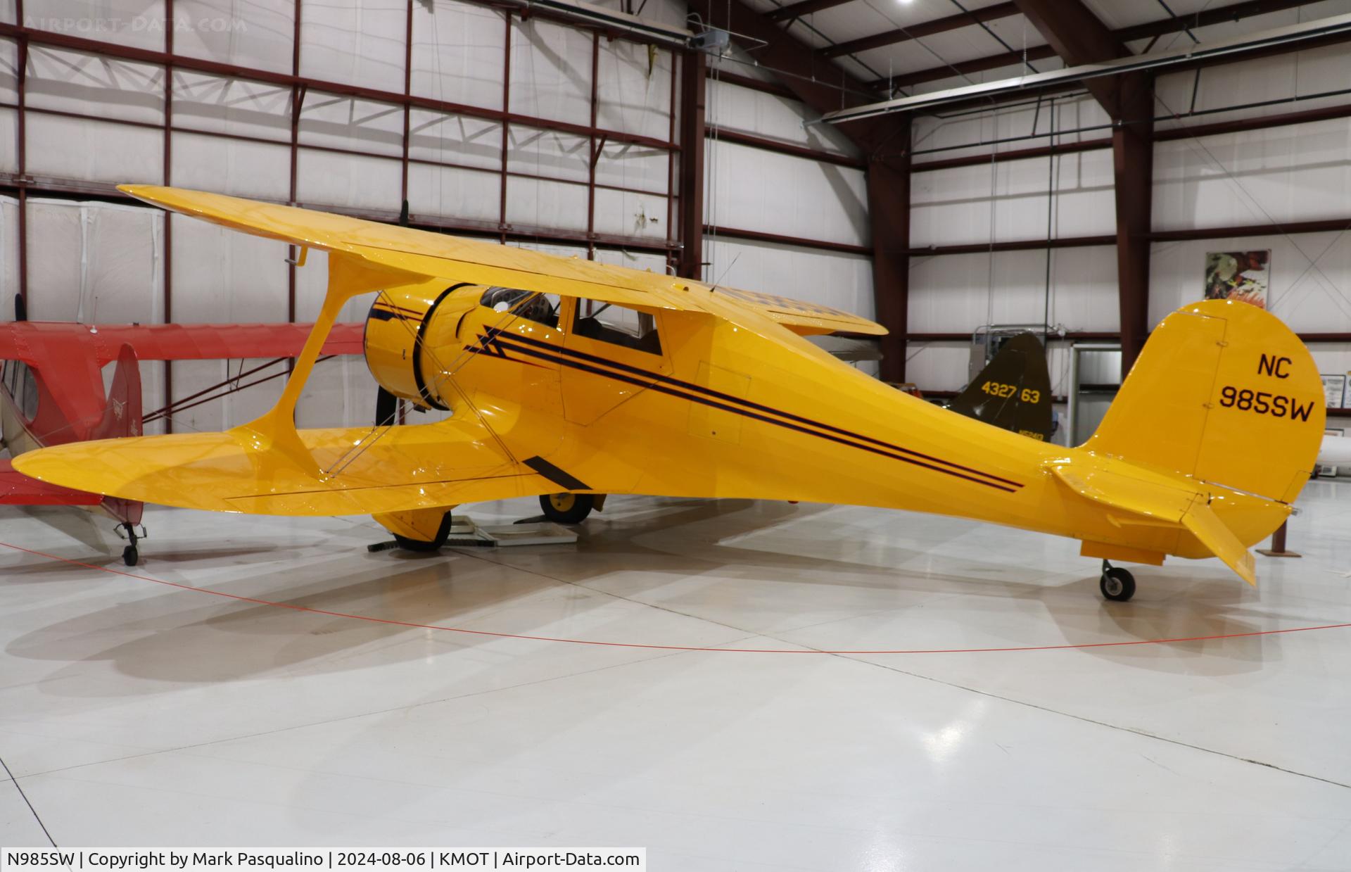 N985SW, 1943 Beech D17S Staggerwing C/N 4870, Beech D17S