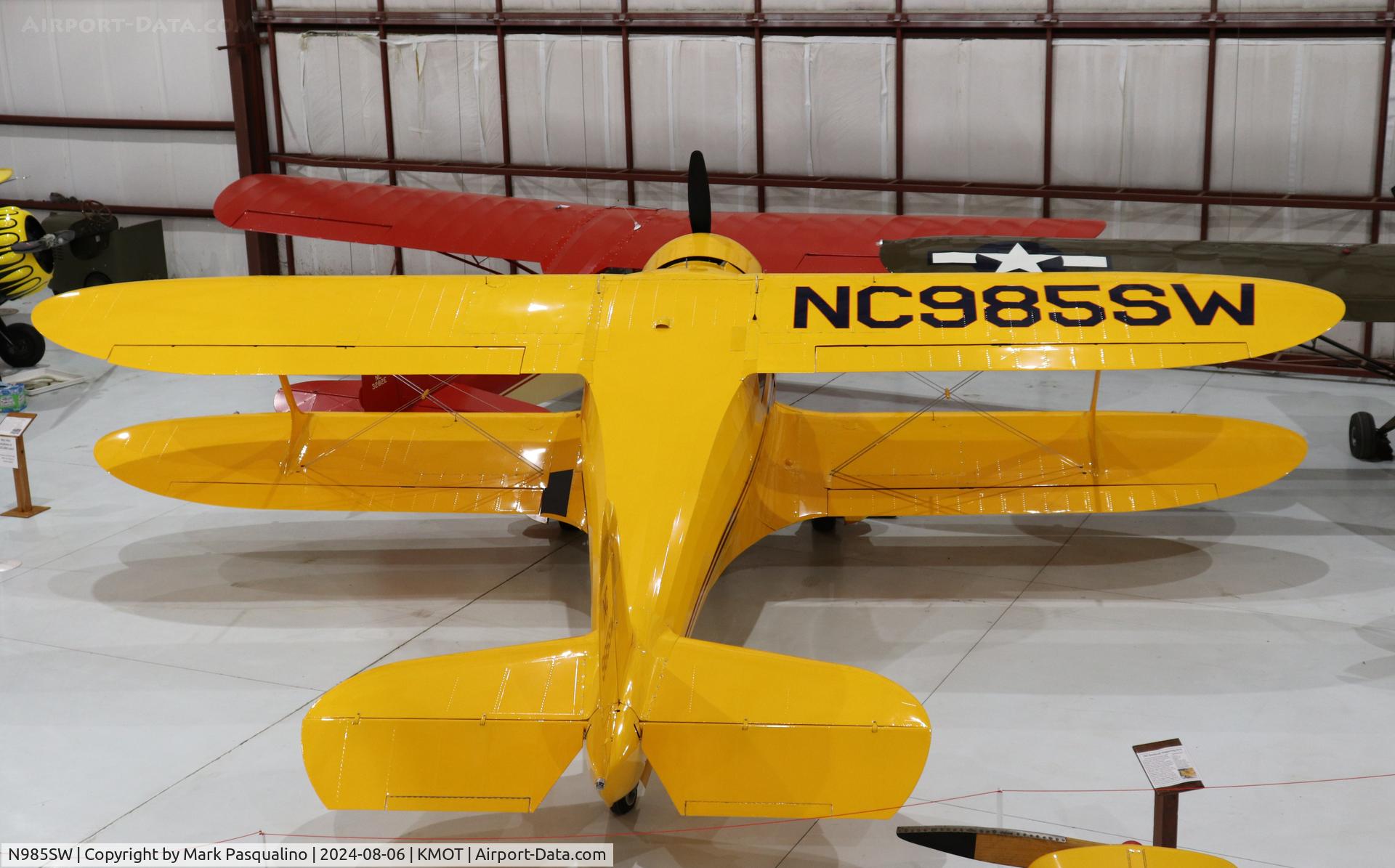 N985SW, 1943 Beech D17S Staggerwing C/N 4870, Beech D17S
