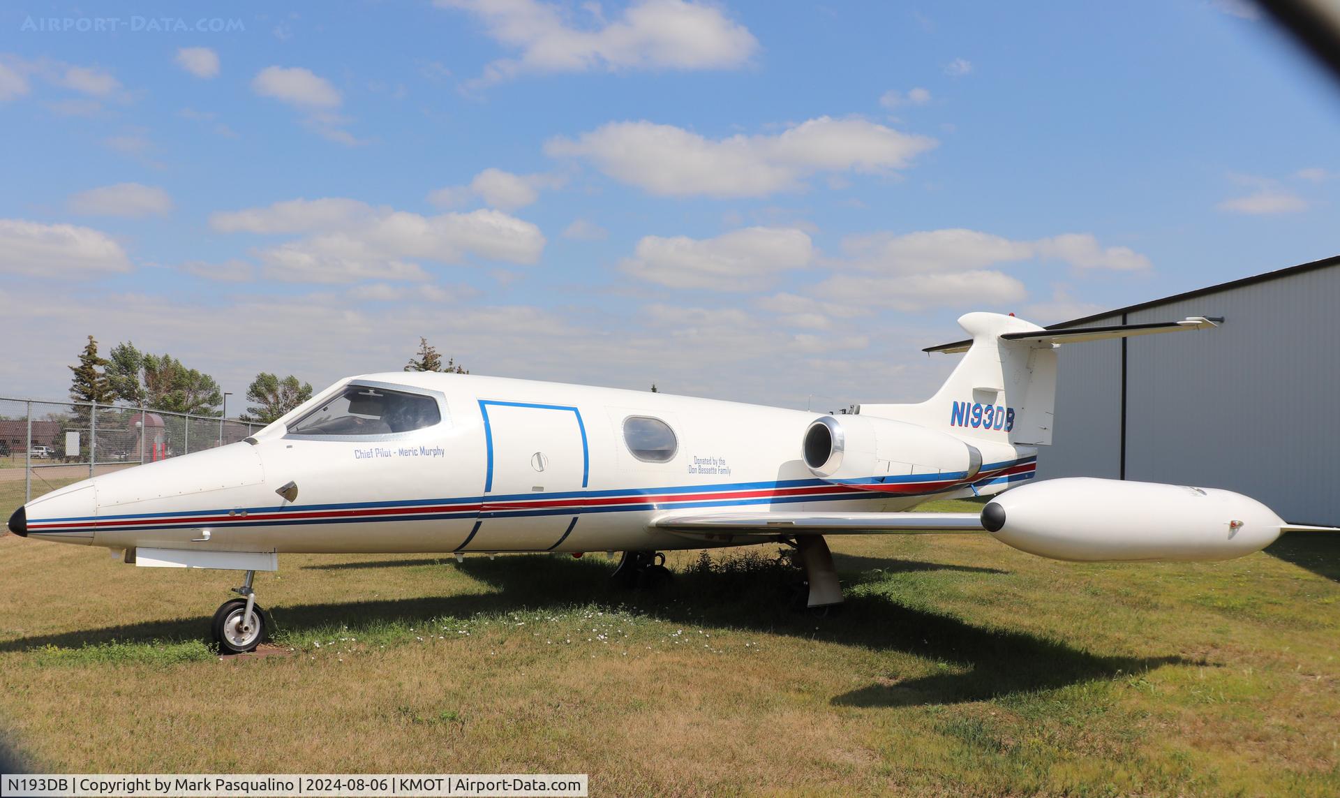 N193DB, 1969 Learjet 24B C/N 193, Learjet 24B