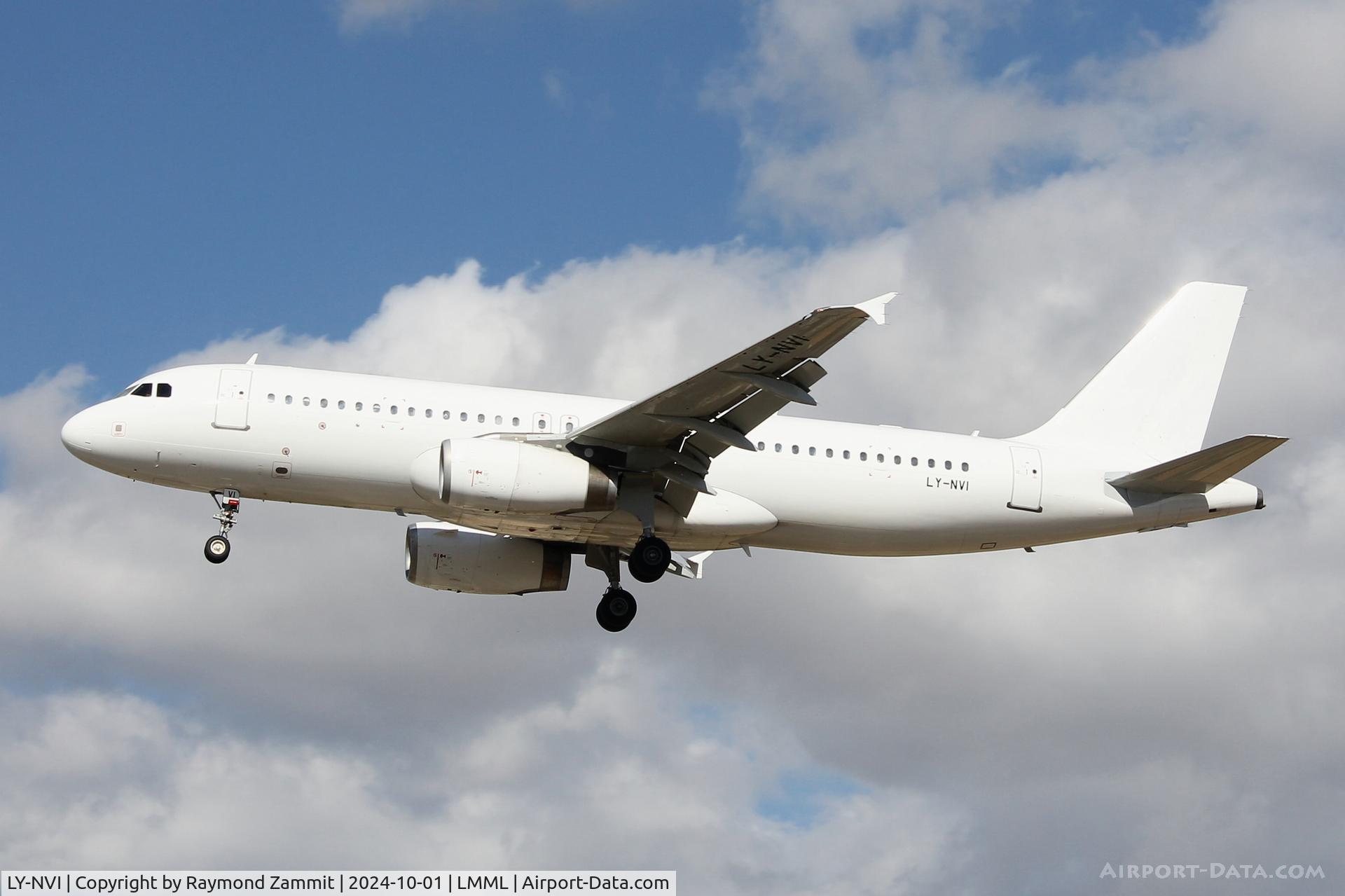 LY-NVI, Airbus 320-232 C/N 3004, A320 LY-NVI Avion Express