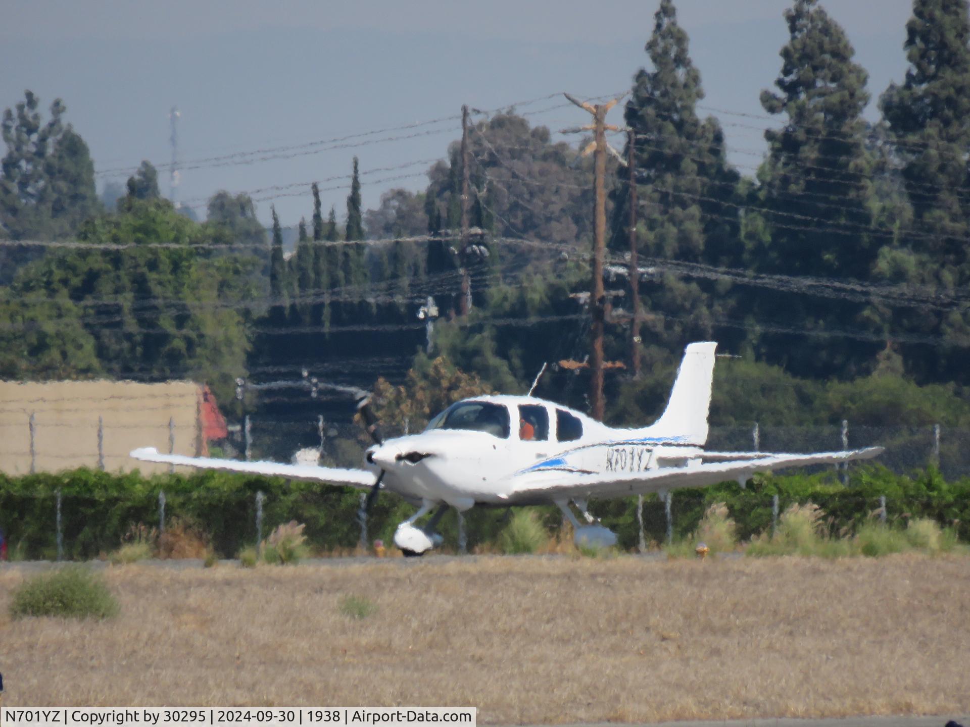 N701YZ, 2021 Cirrus SR20 C/N 2741, Starting take off