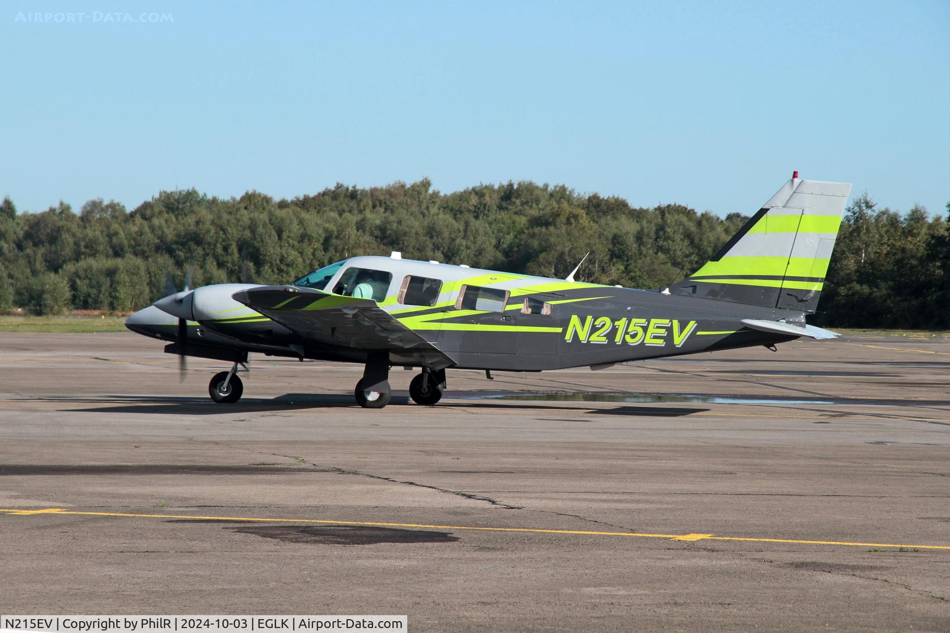 N215EV, Piper PA-34-220T C/N 34-8533002, N215EV 1984 Piper PA-34-220T Seneca III Blackbushe