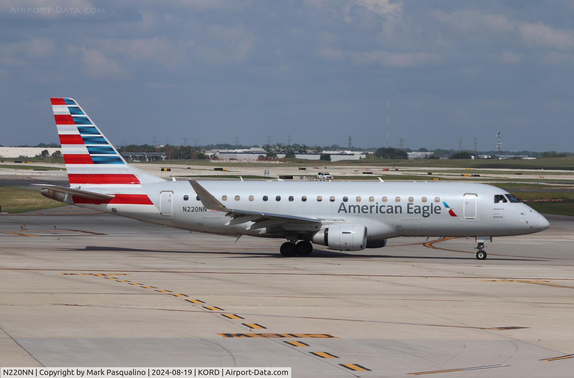 N220NN, 2015 Embraer 175LR (ERJ-170-200LR) C/N 17000523, ERJ-170-200LR