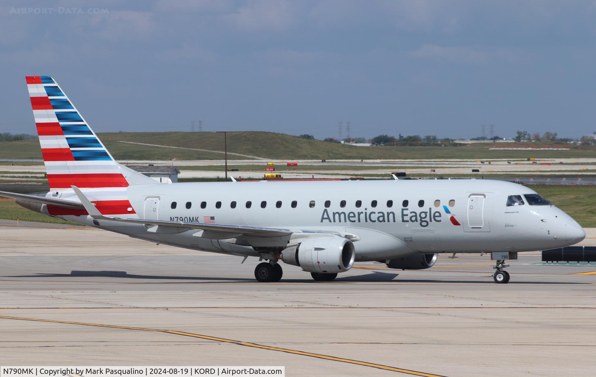 N790MK, 2004 Embraer 170SE (ERJ-170-100SE) C/N 17000061, ERJ-170-100SE