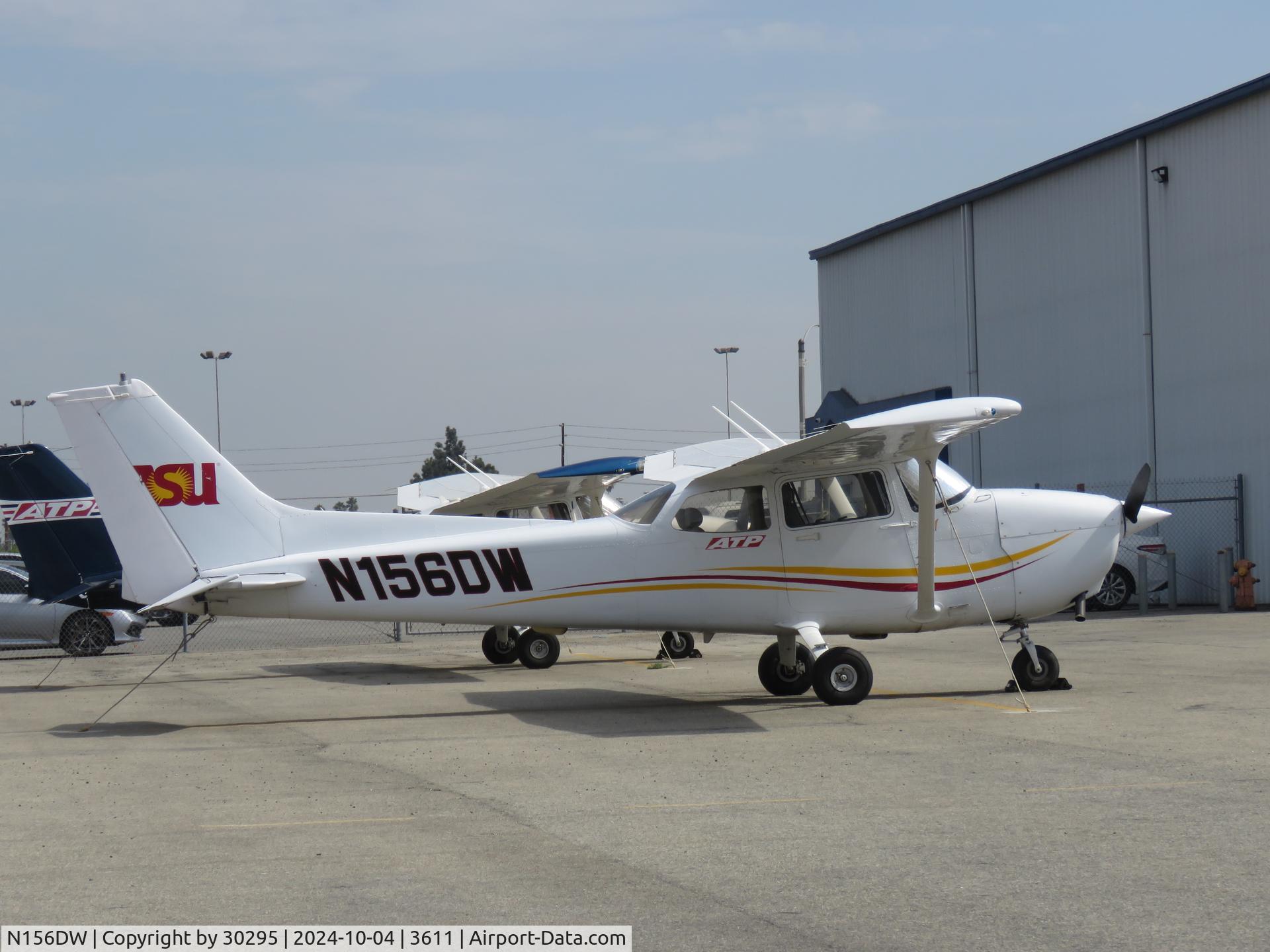 N156DW, 1999 Cessna 172S C/N 172S8342, Parked
