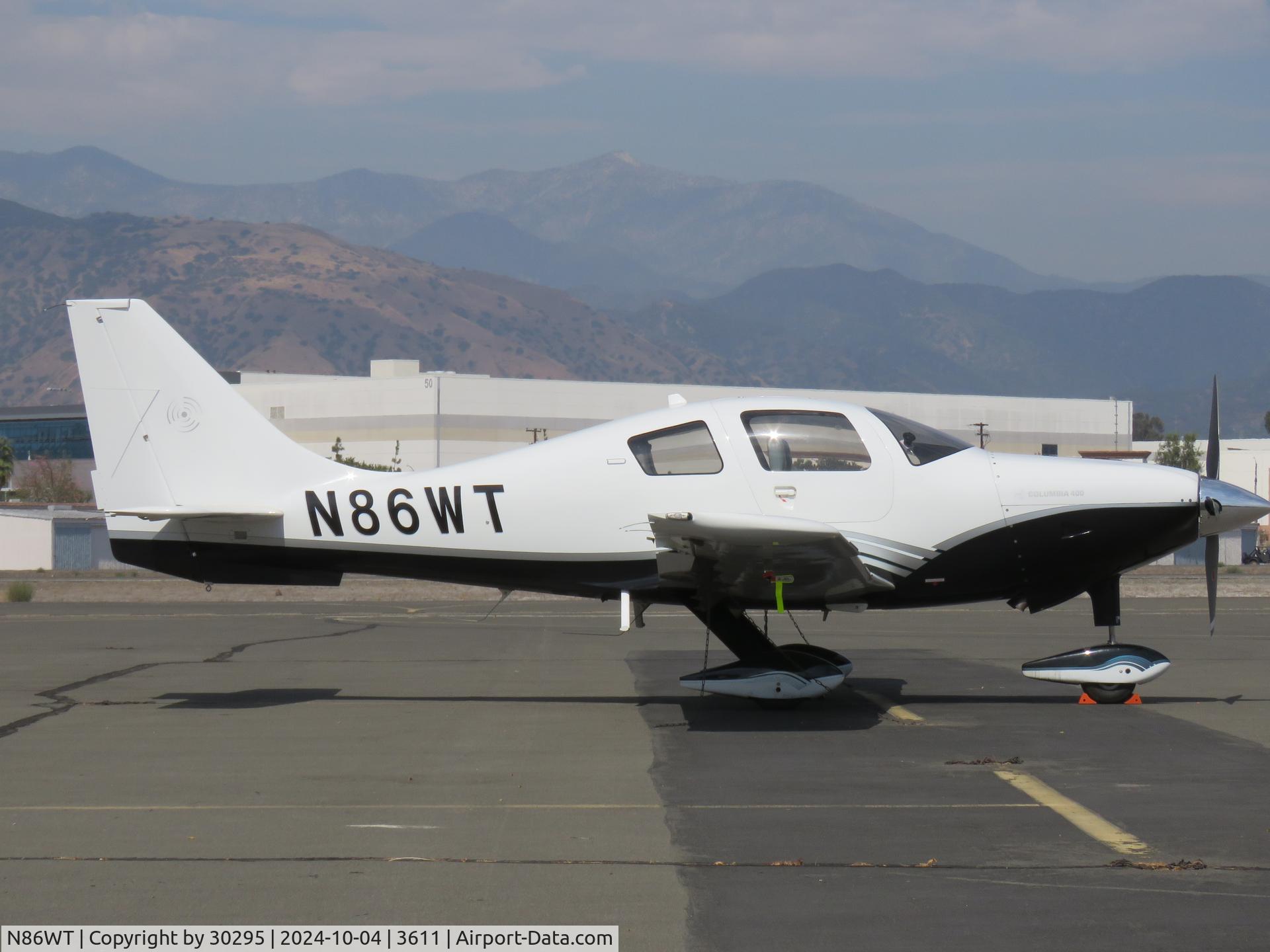 N86WT, 2006 Columbia Aircraft Mfg LC41-550FG C/N 41628, Parked