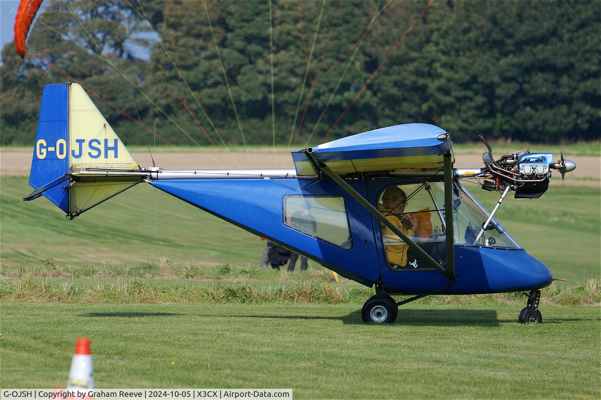 G-OJSH, 2001 Thruster T600N 450 C/N 0061-T600N-052, Just landed at Northrepps.